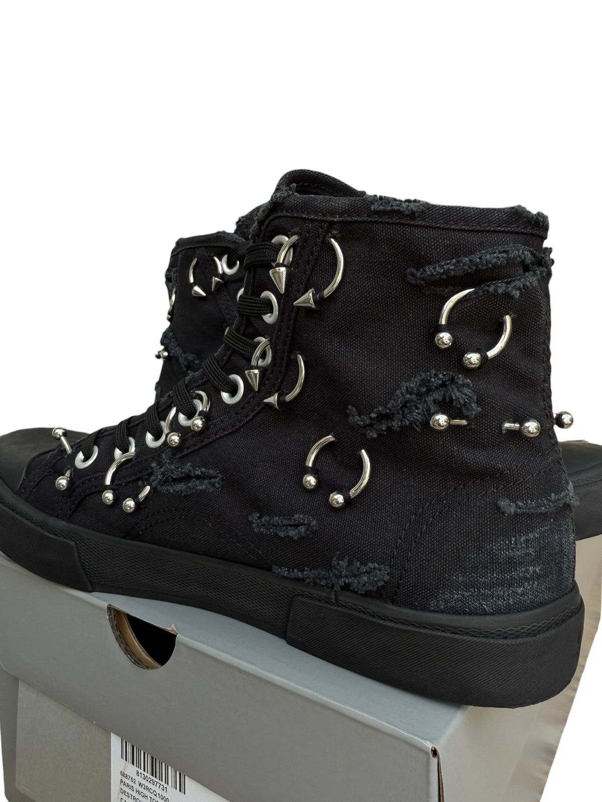 Balenciaga pierced hightop sneakers - threedaughtersproperties.com