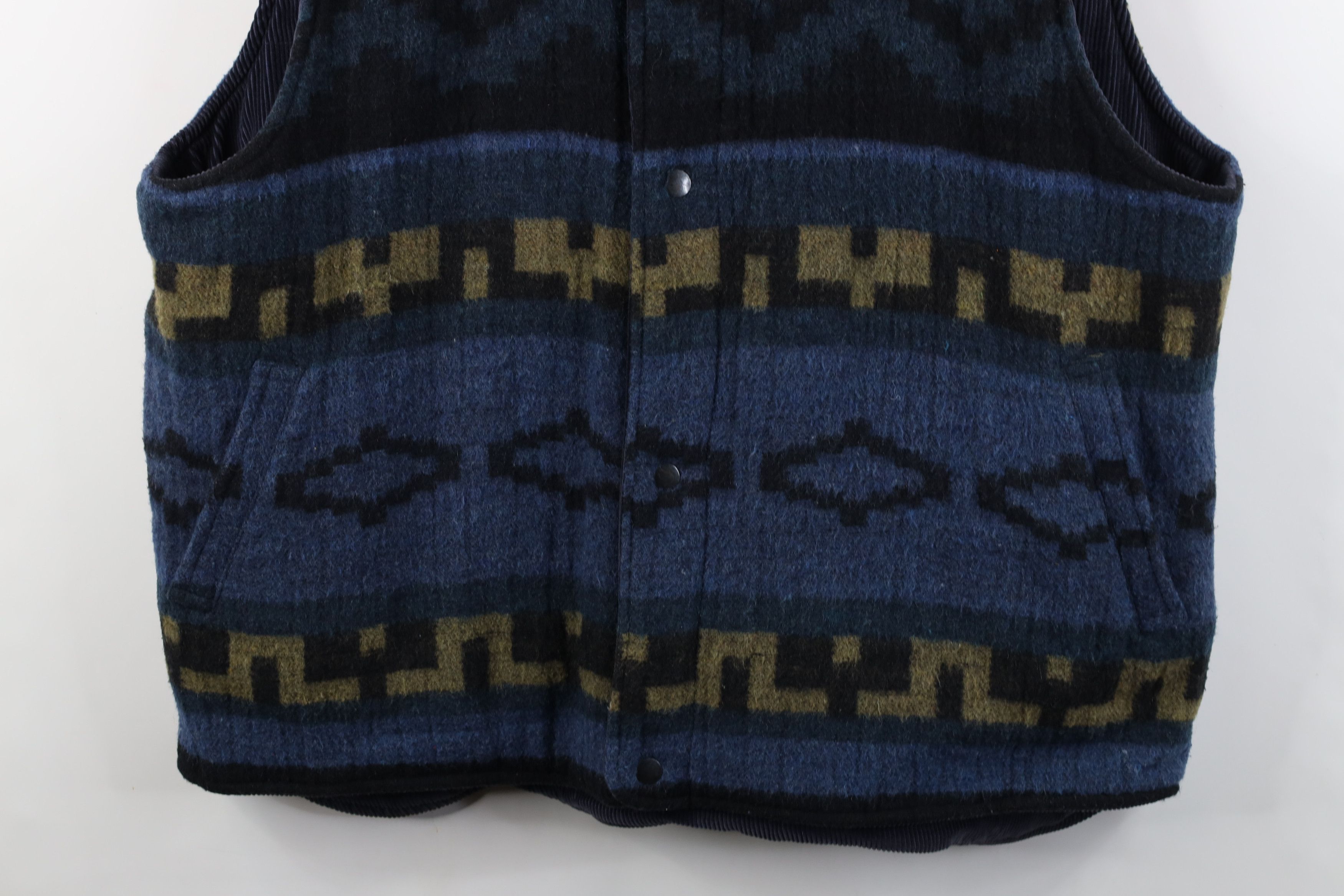 Vintage Vintage 90s Streetwear Reversible Blanket Southwestern Vest Size US XXL / EU 58 / 5 - 3 Thumbnail