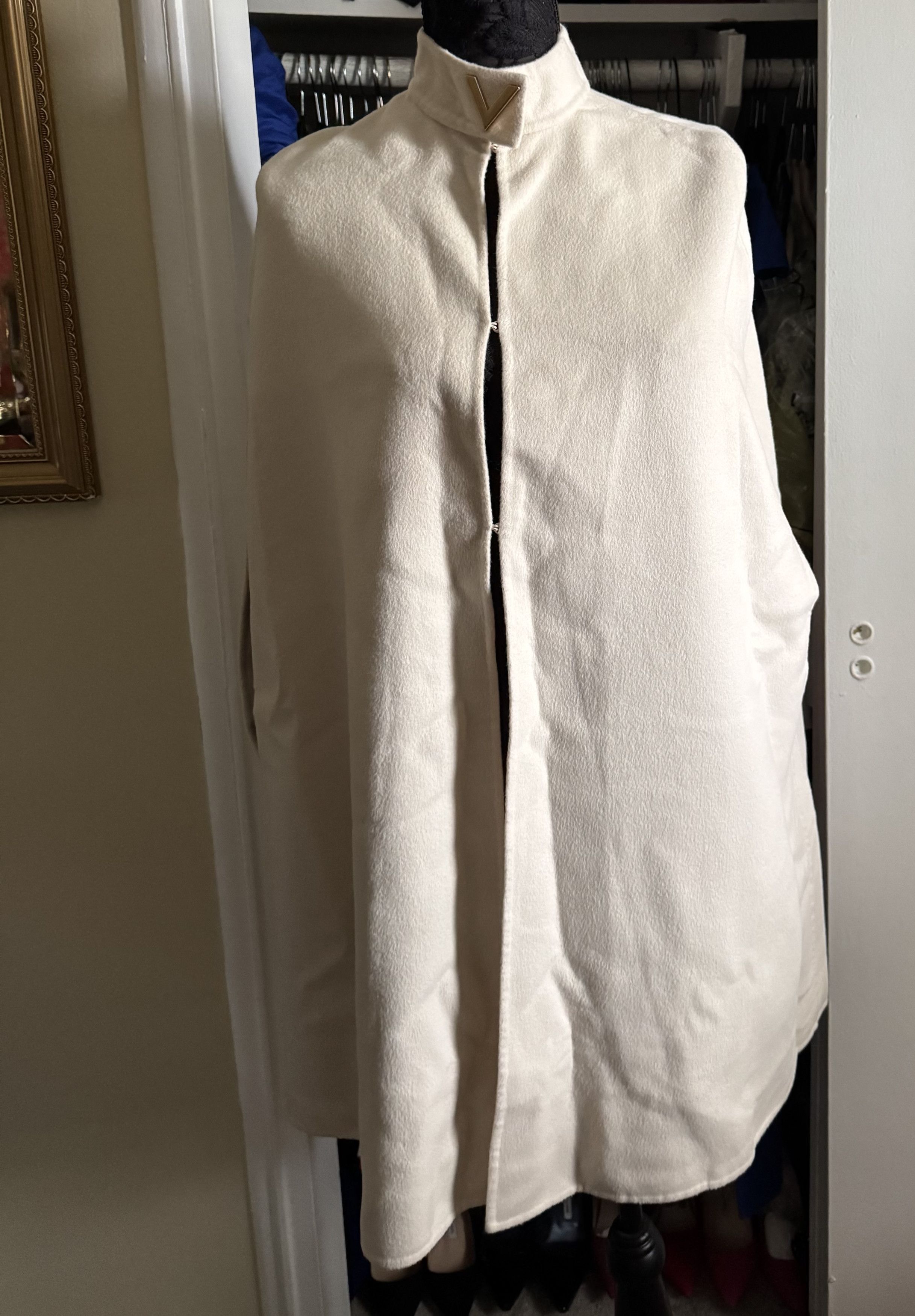 Valentino Valentino V neck logo wool cape Size XS / US 0-2 / IT 36-38 - 3 Thumbnail