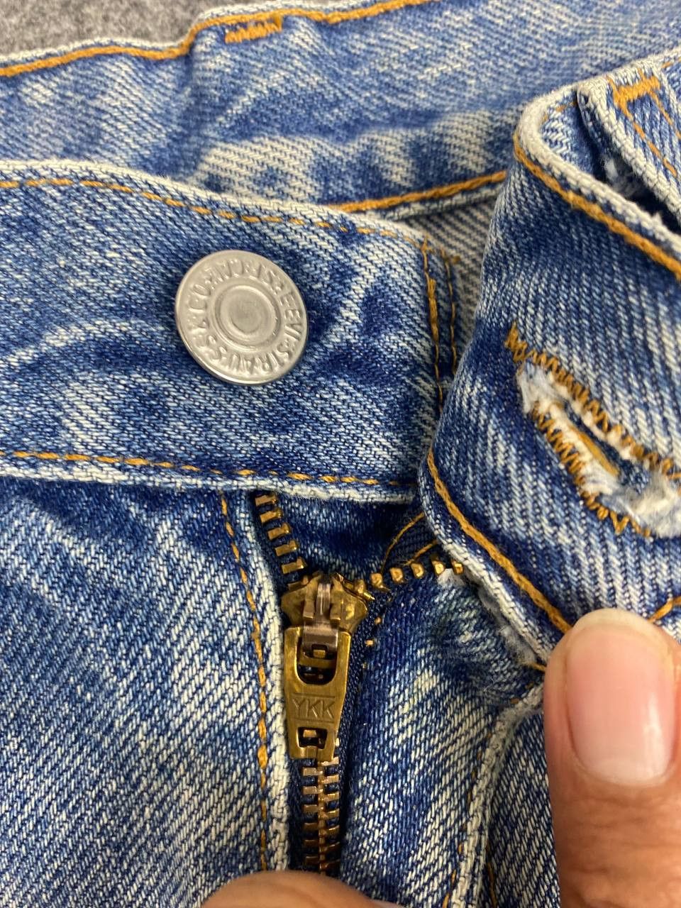 Levi's vintage levis relaxed straight leg nice design Size US 35 - 10 Thumbnail