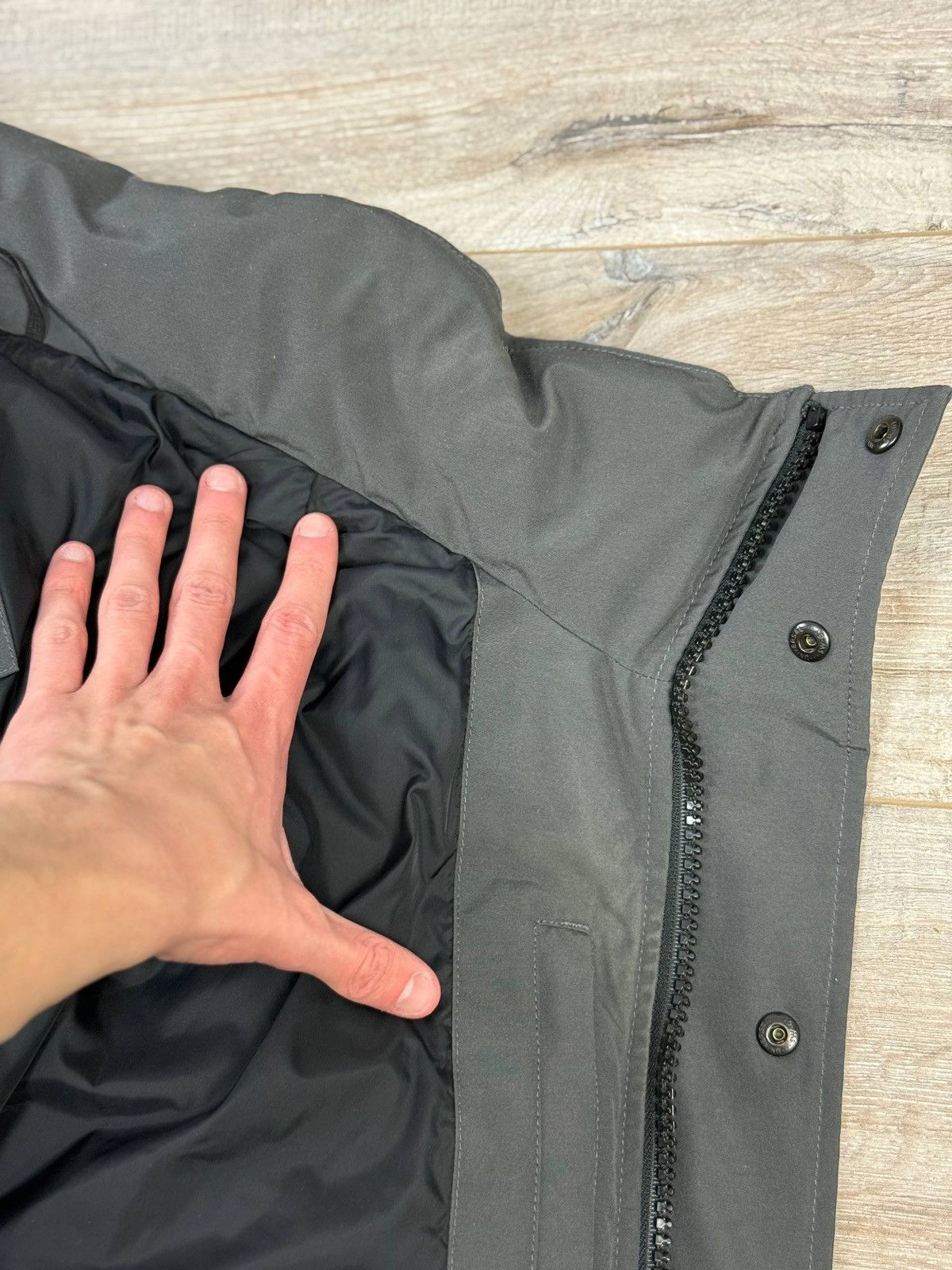 Canada Goose Canada Goose MacMillan Parka Graphite Size L Size US L / EU 52-54 / 3 - 16 Thumbnail