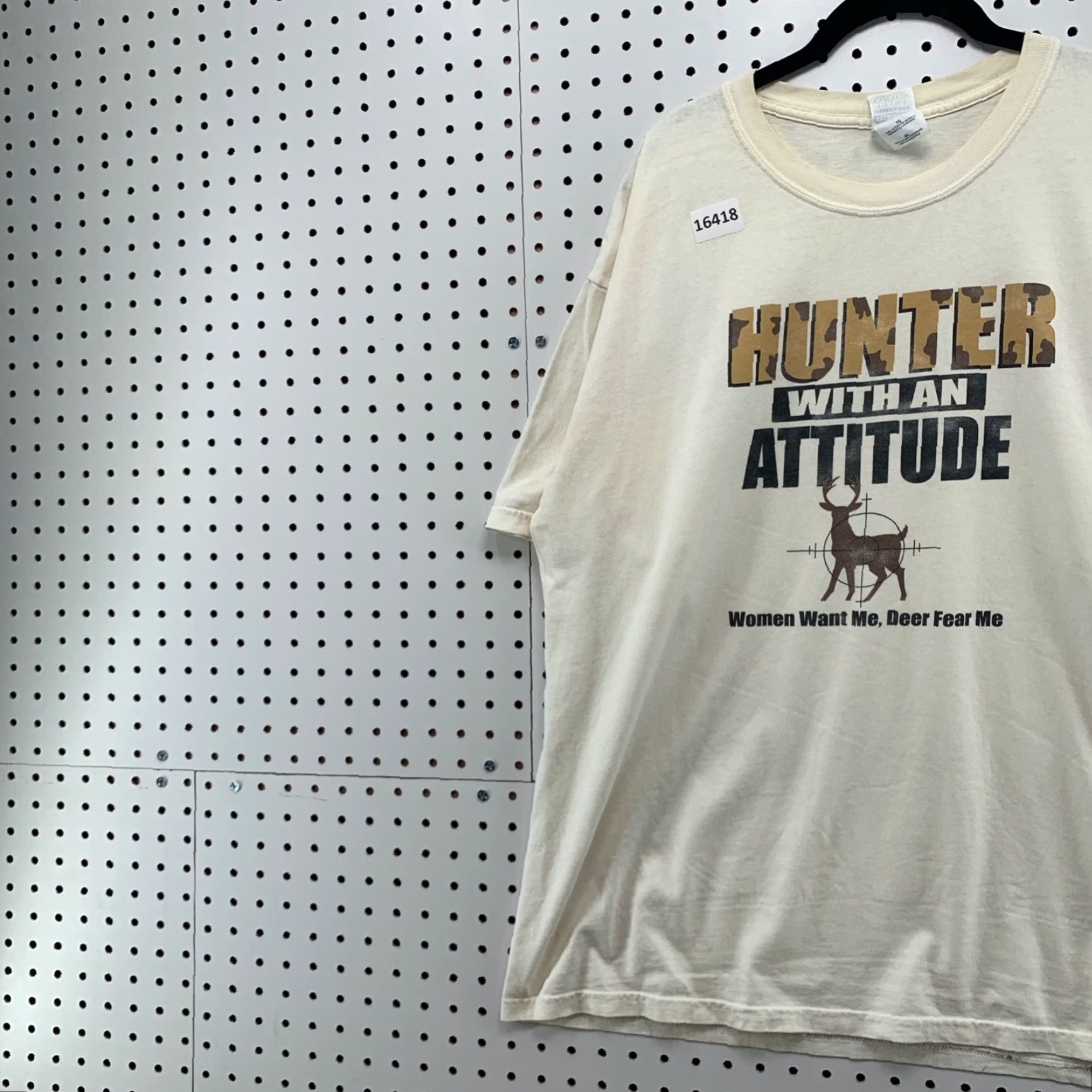 Gildan VINTAGE HUNTER WITH AN ATTITUDE Shirt Mens XL White Deer Cross Hair Graphic Size US XL / EU 56 / 4 - 3 Thumbnail