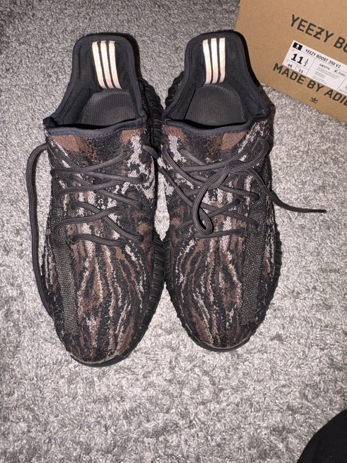 Yeezy Boost 350 v2 Mx rock colorway