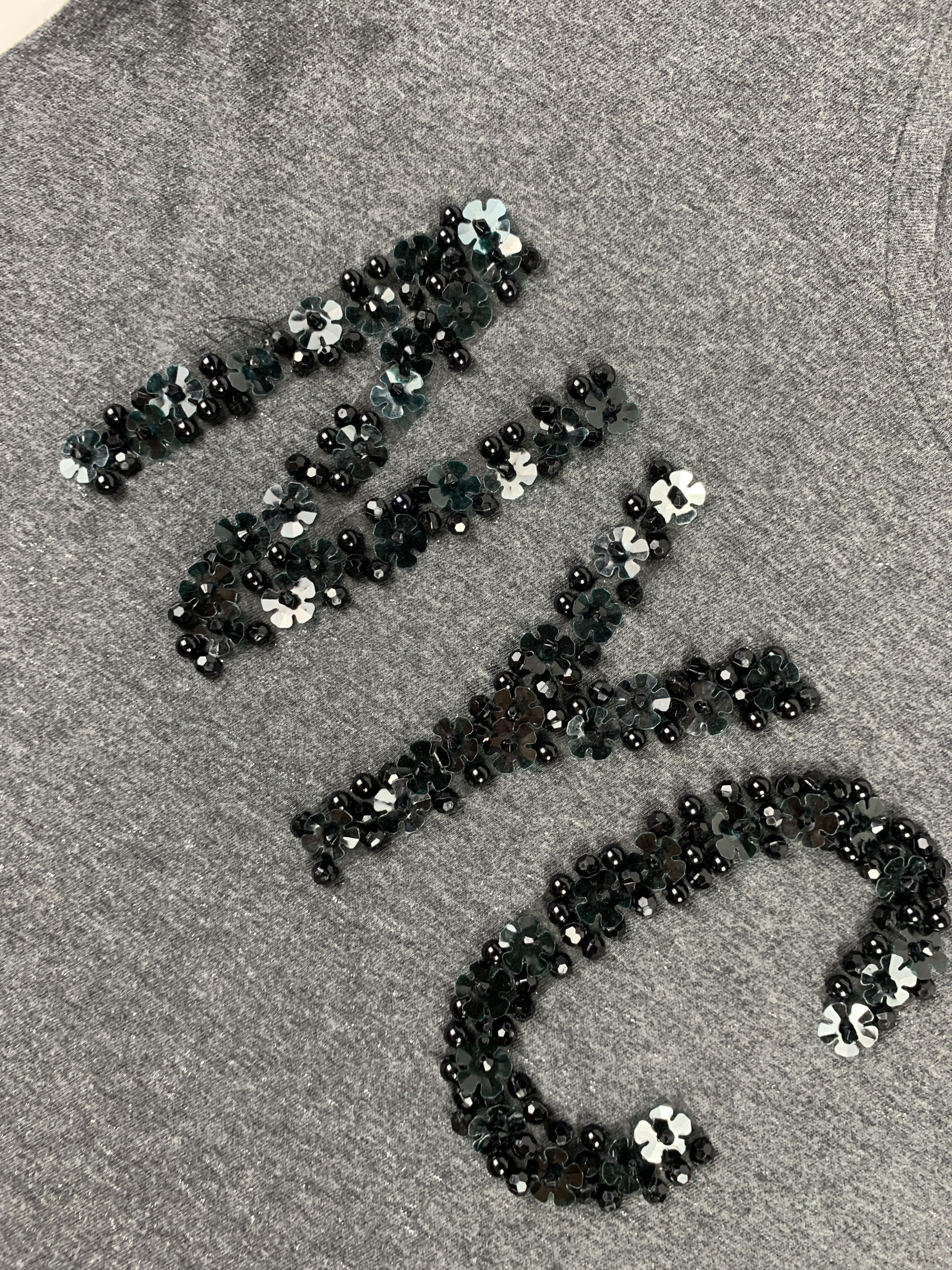 Abercrombie & Fitch Abercrombie & Fitch Gray Glitter Beady Tee (S) Size S / US 4 / IT 40 - 4 Thumbnail
