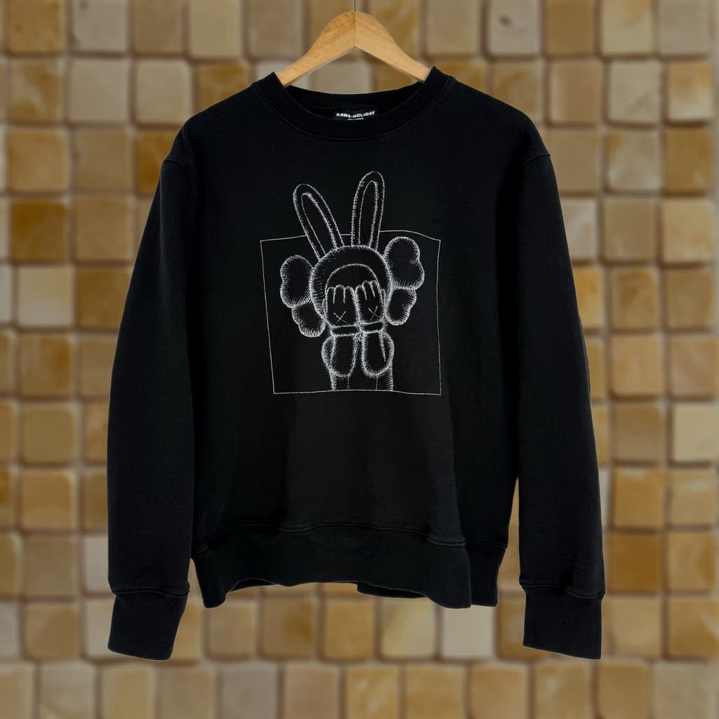 Kaws VINTAGE KAWS Holiday Indonesia Sweatshirt Mens Large Black Streetwear Size US L / EU 52-54 / 3 - 1 Thumbnail