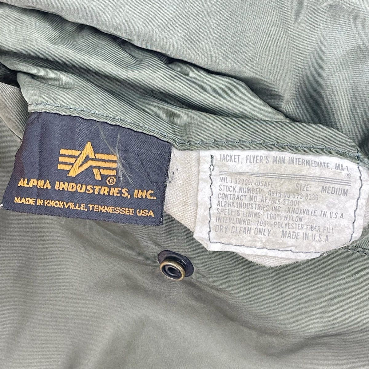 Alpha Industries 80’s Alpha Industries Distressed Riversible Bomber Size US L / EU 52-54 / 3 - 6 Thumbnail