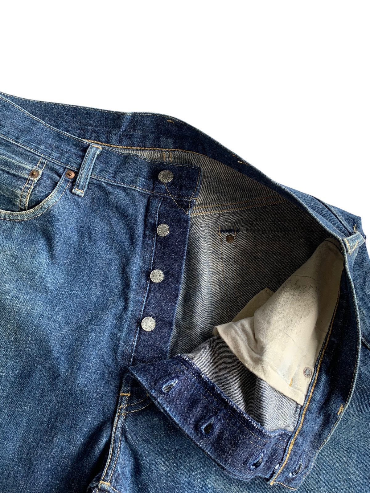 Levi's VINTAGE LEVIS BIG E SELVEDGE J22 BUTTON FLY SHORT DENIM Size US 34 / EU 50 - 4 Thumbnail