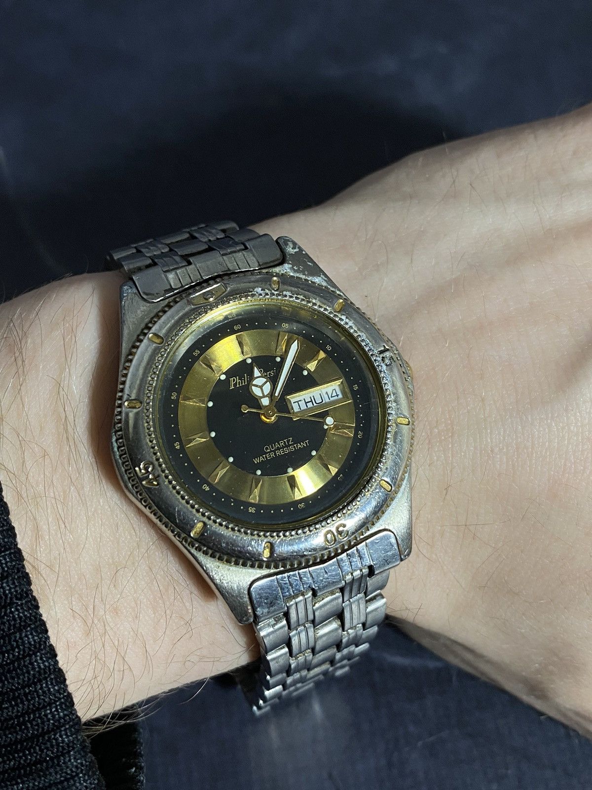 Vintage Vintage Philip Persio Quartz Watch Gold Black Japanese Brand Size ONE SIZE - 2 Thumbnail