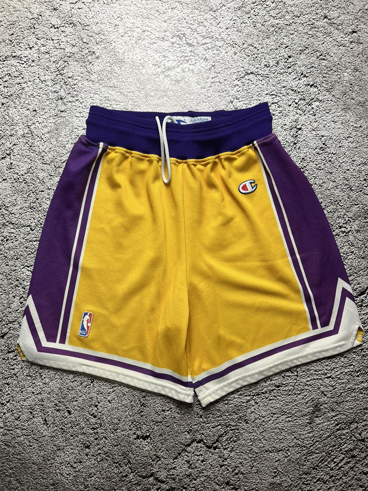 Champion VTG 90’s Los Angeles Lakers NBA Kobe Bryant champion shorts Size US 30 / EU 46 - 1 Thumbnail