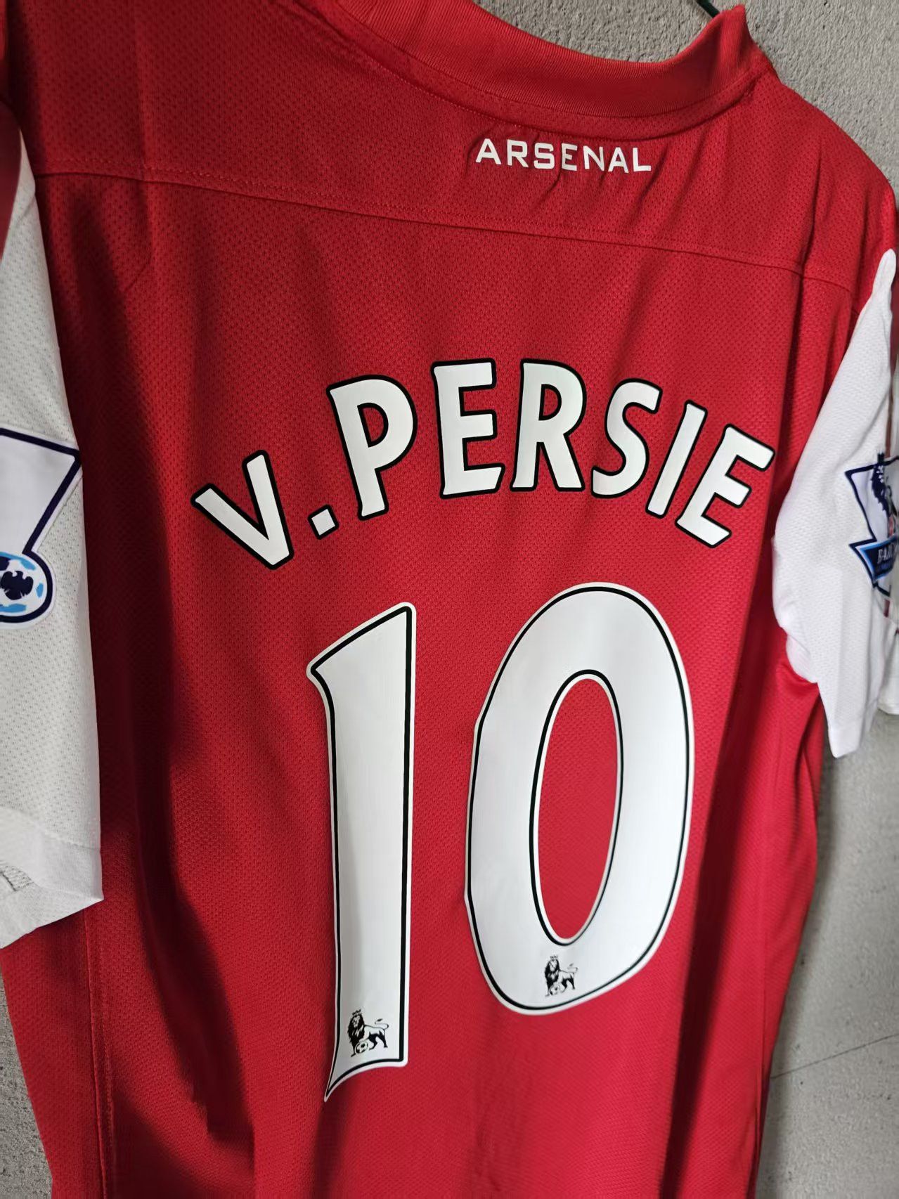 Other 2011 2012 Arsenal #10 van Persie Jersey Size US L / EU 52-54 / 3 - 5 Thumbnail