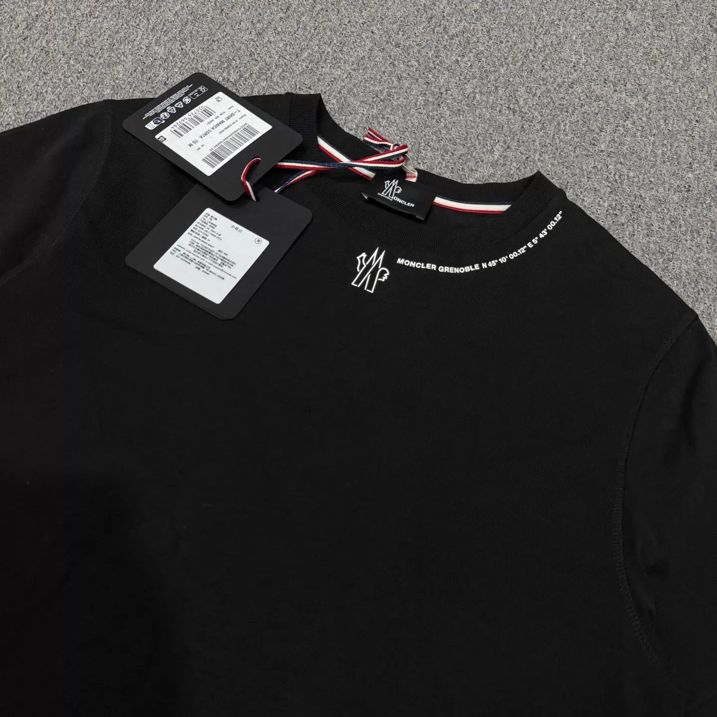 Moncler Moncler Black Collar Logo SS Tee M Unused with Tags Size M / US 6-8 / IT 42-44 - 3 Thumbnail