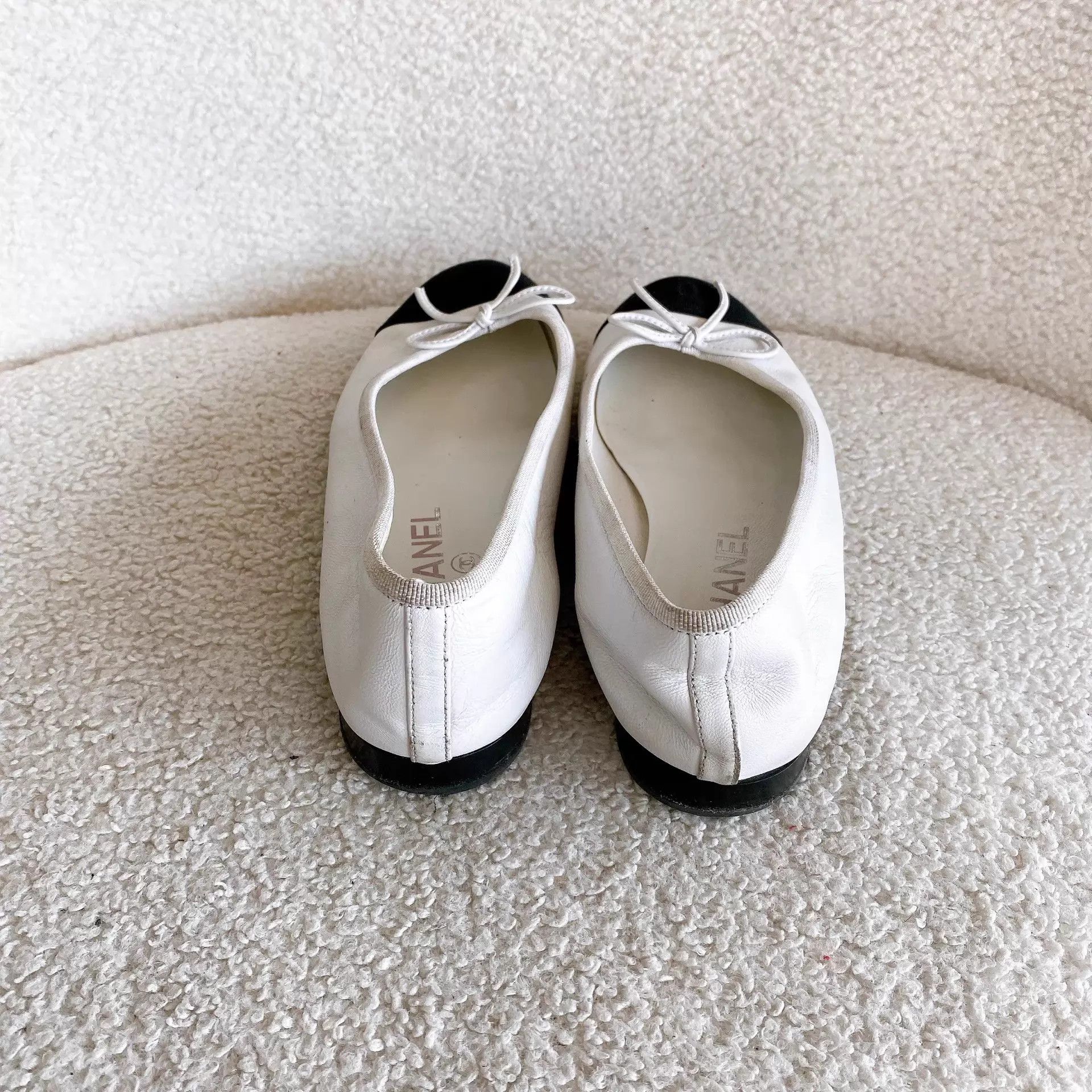 Chanel Chanel b/w colorblock ballet flats 35.5 Size US 5 / IT 35 - 4 Thumbnail