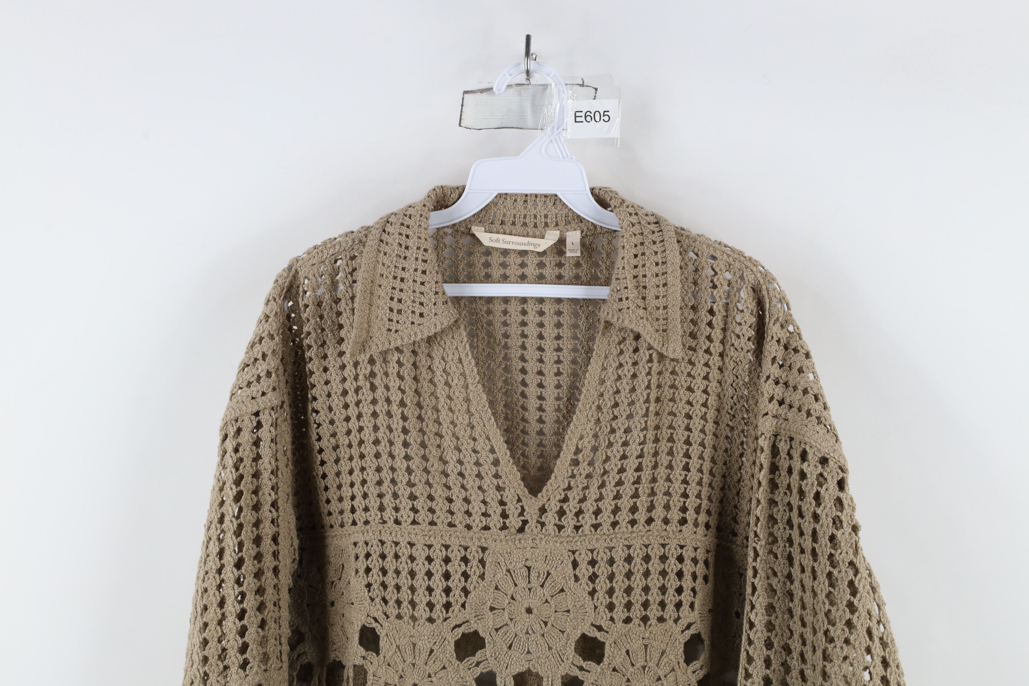 Vintage Soft Surroundings Chic Flower Crochet Collared Sweater Brown Size L / US 10 / IT 46 - 2 Thumbnail
