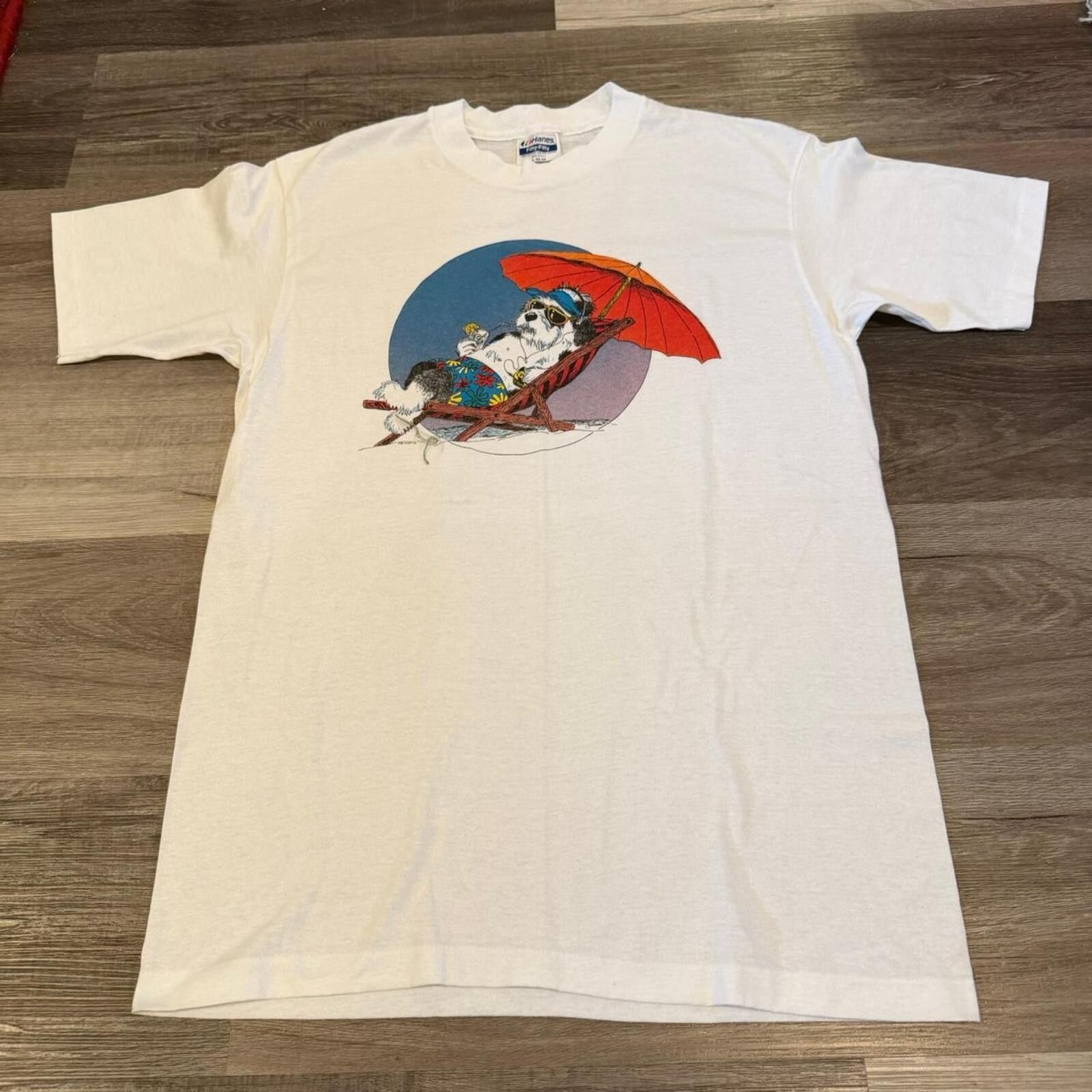 Hanes vintage chill dog on the beach t shirt 80s M/L Size US L / EU 52-54 / 3 - 3 Thumbnail