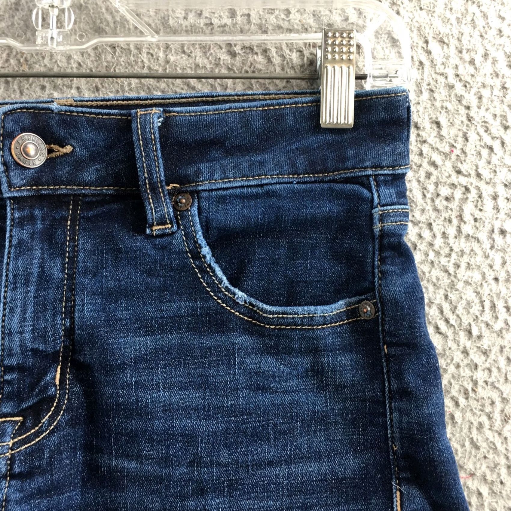 American Eagle Outfitters American Eagle Outfitters Womens Shorts Blue Denim Zip Cut-Off Size 2 (actual 29x3) Size 26" / US 2 / IT 38 - 3 Thumbnail