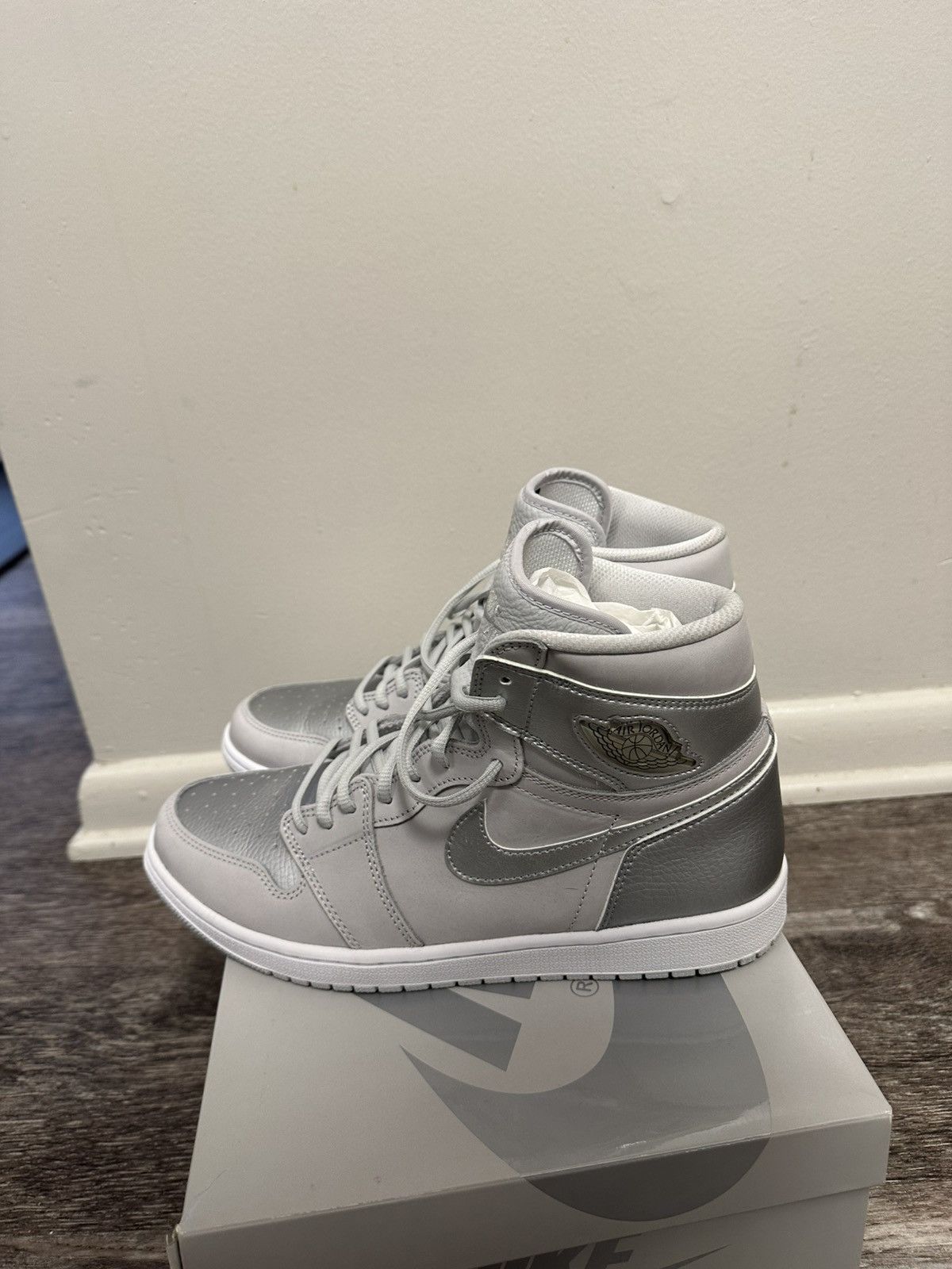 Jordan Brand Air Jordan 1 High OG CO JP Size US 11 / EU 44 - 3 Thumbnail