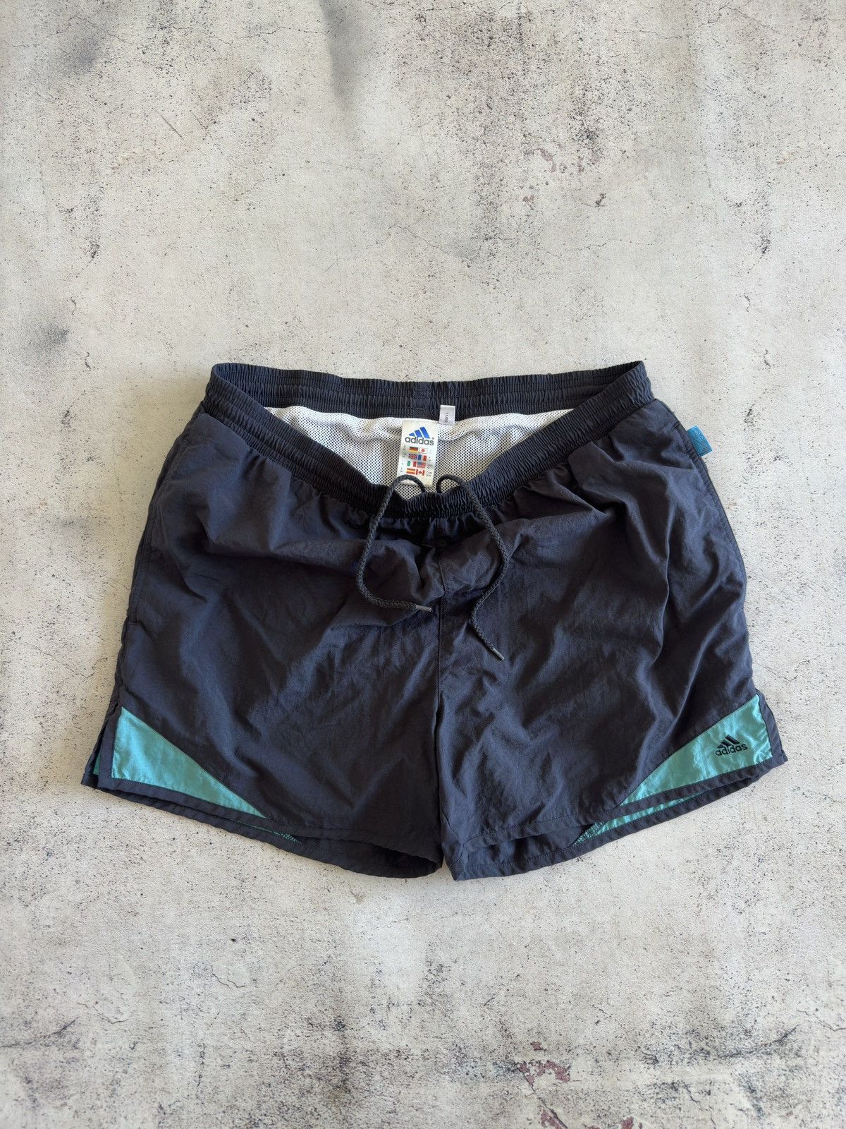 Adidas Vintage Adidas Shorts Size M Size US 32 / EU 48 - 1 Thumbnail