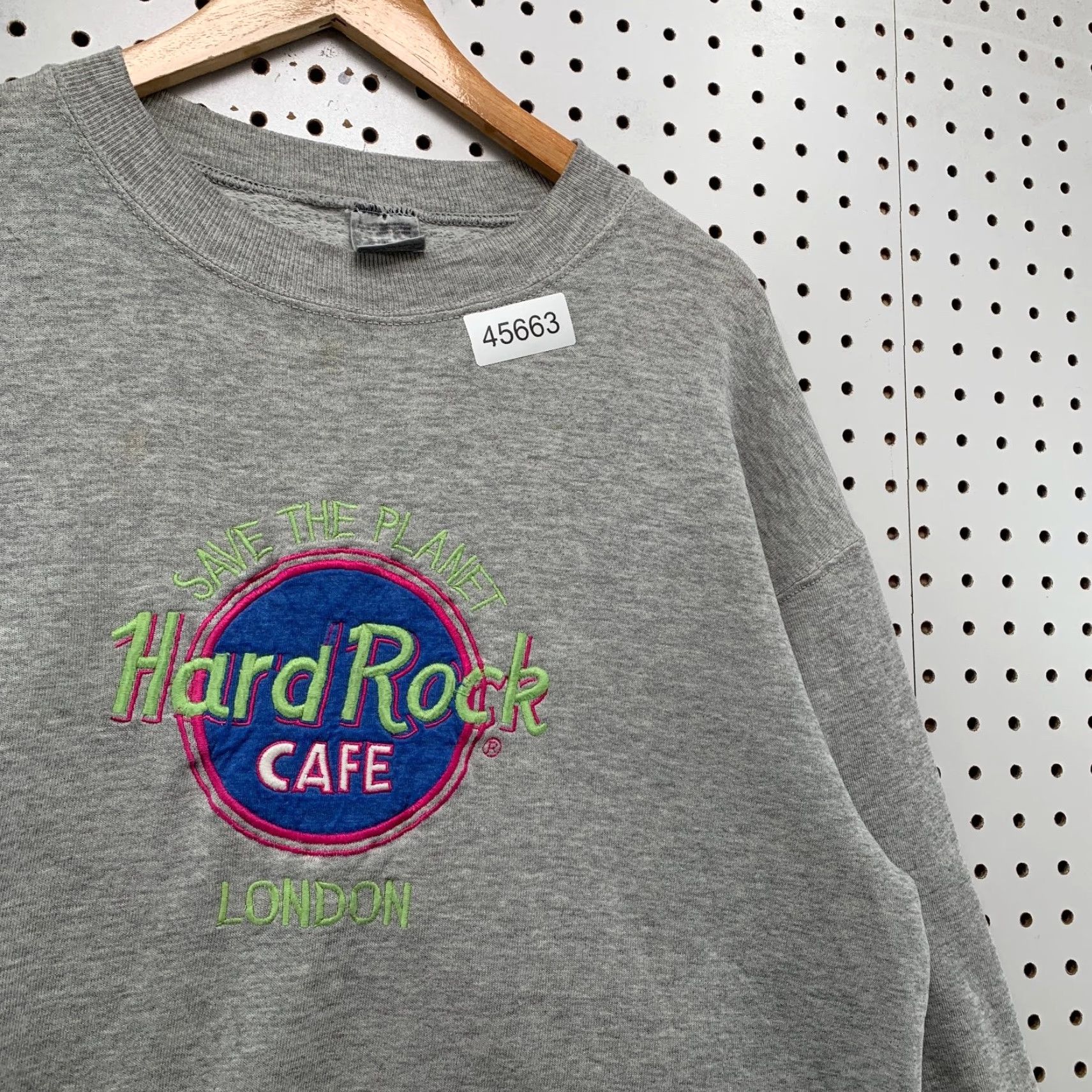 Vintage VINTAGE Hard Rock Cafe London Sweatshirt Mens Large Gray Embroidered Pullover Size US L / EU 52-54 / 3 - 7 Thumbnail