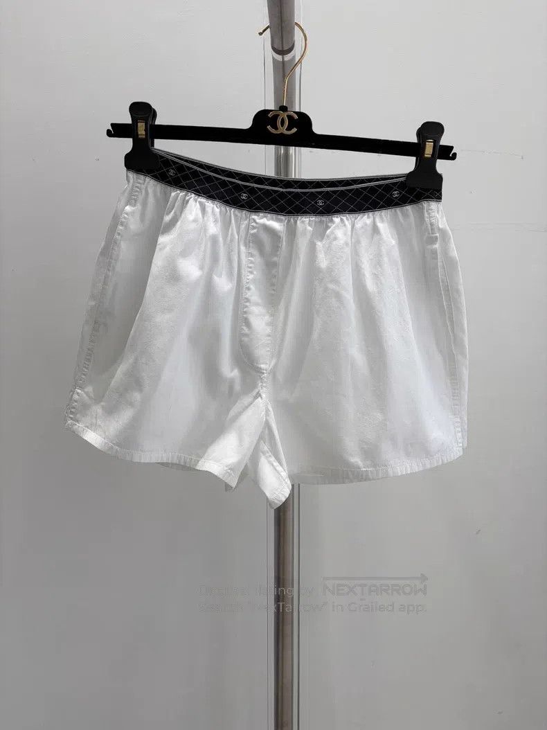 Chanel Chanel Elastic waist white shorts Size 42" / US 20 - 1 Thumbnail