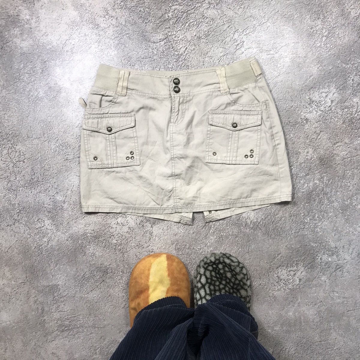 Vintage Vintage Y2K Cargo Mini Skirt Streetwear Workwear Style 30 Size 30" / US 8 / IT 44 - 1 Thumbnail