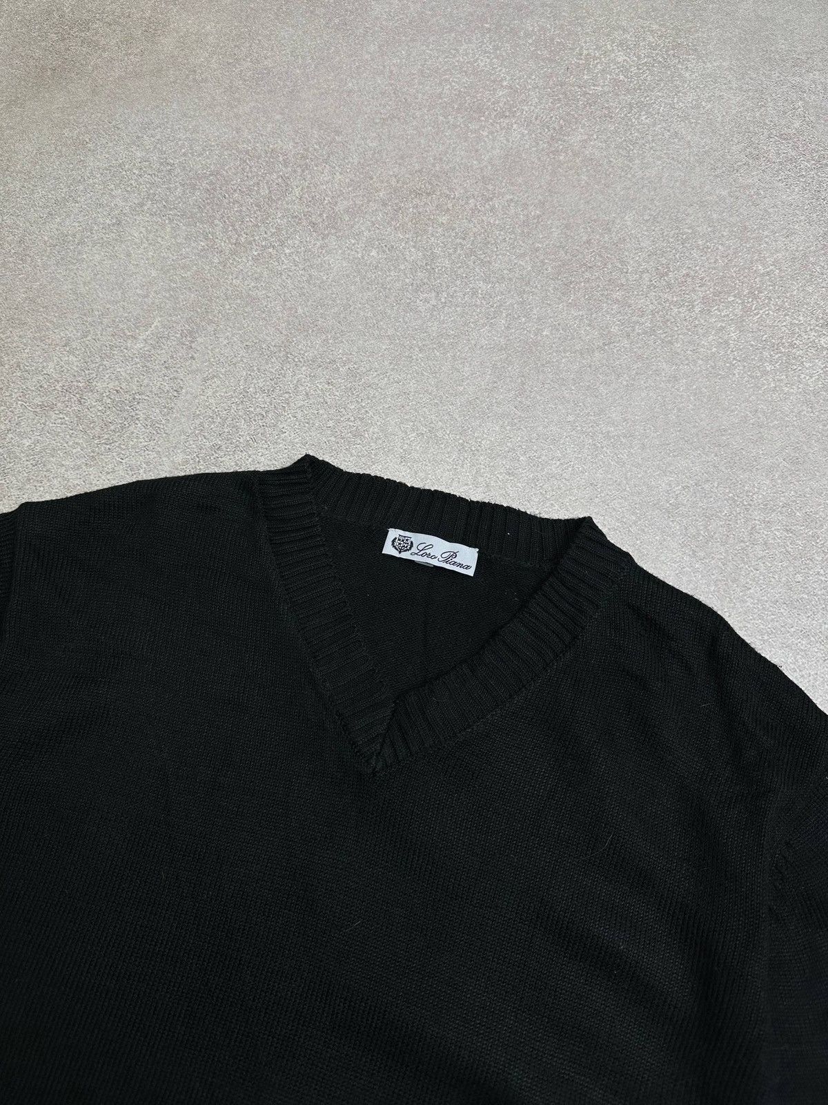 Loro Piana Vintage Loro Piana V-neck Black Knit Sweater IT50 M Size US M / EU 48-50 / 2 - 2 Thumbnail