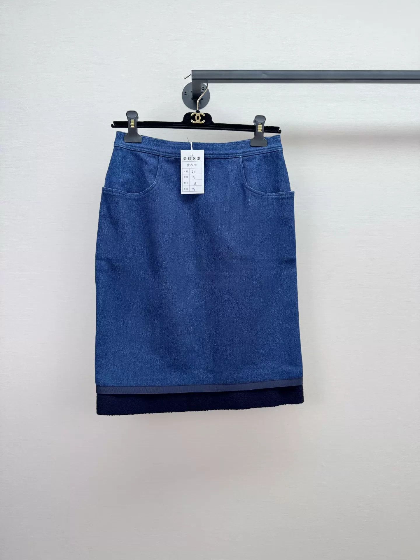 Chanel Chanel vintage denim skirt 42 like new Size 30" / US 8 / IT 44 - 1 Thumbnail