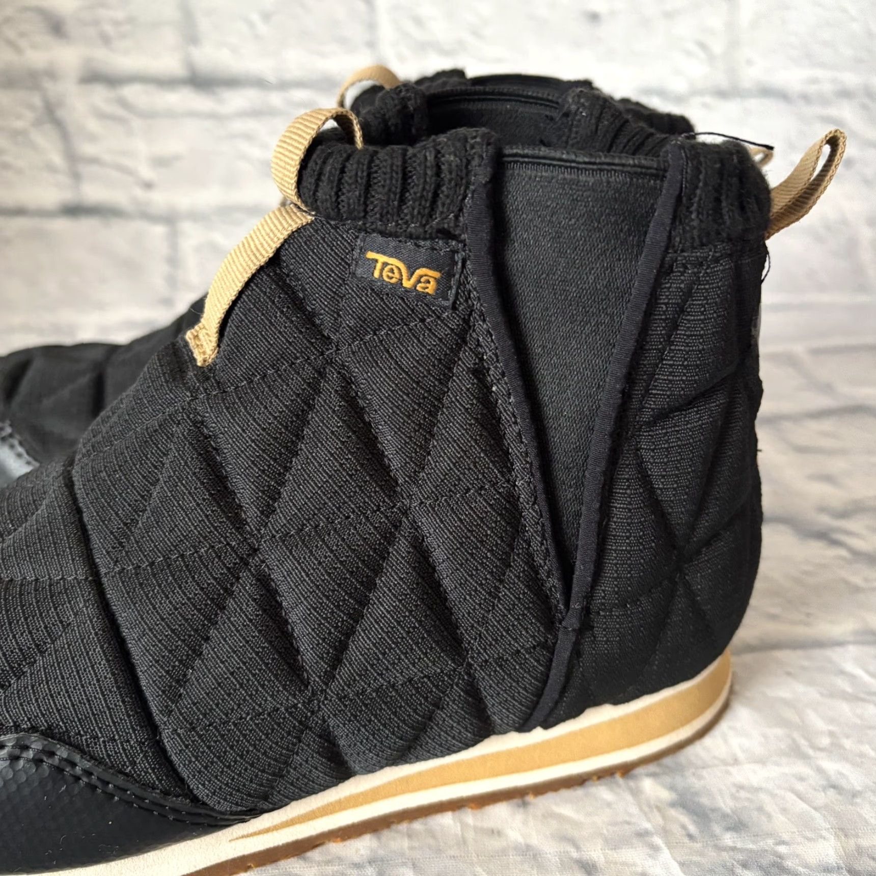 Teva Teva ReEmber Mid Slip On Black Casual Travel Quilted Booties Women’s Sz 6 Boots Size US 6 / IT 36 - 7 Thumbnail