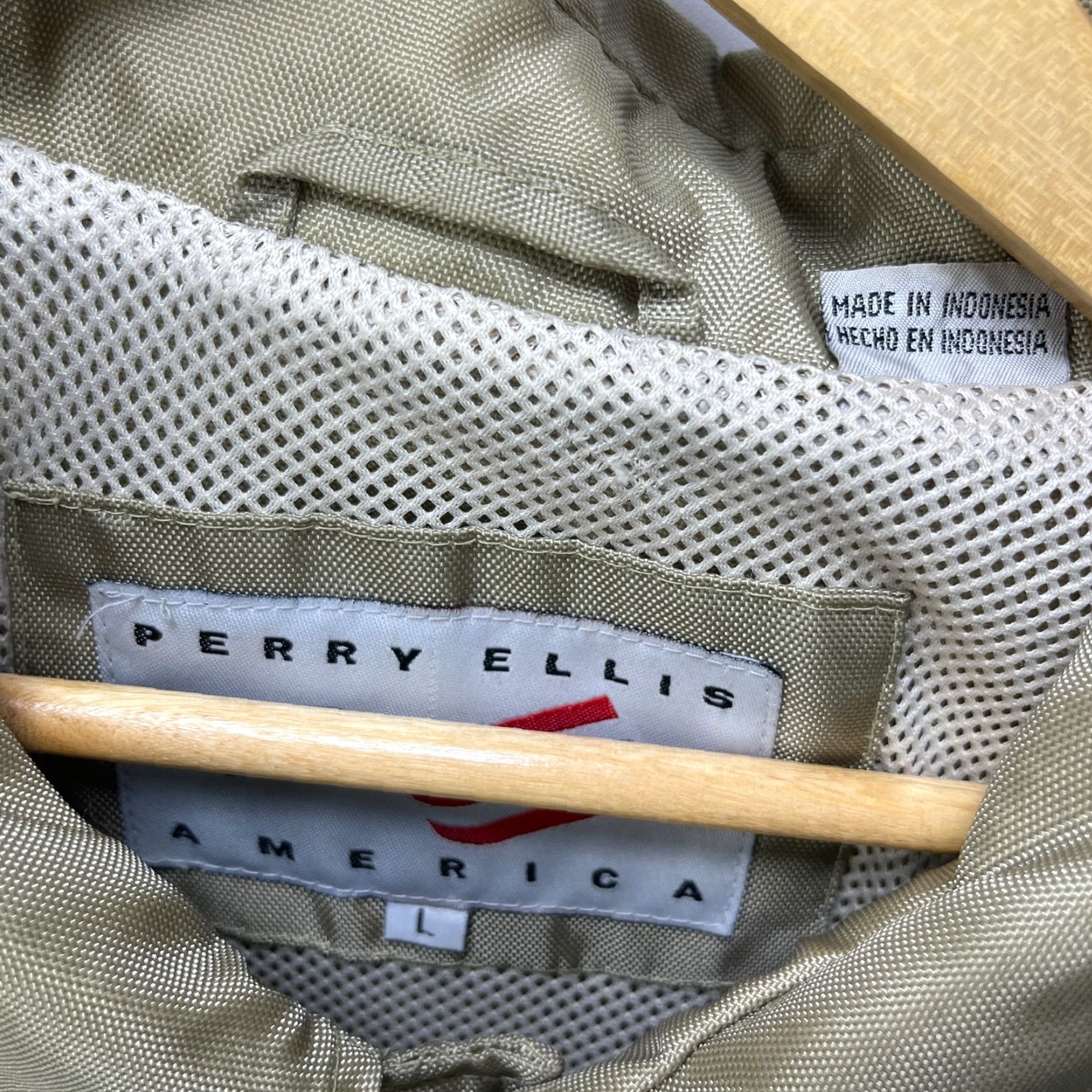 Perry Ellis VINTAGE Perry Ellis America Windbreaker Jacket 90s Snap Beige L Mens Size US L / EU 52-54 / 3 - 6 Thumbnail