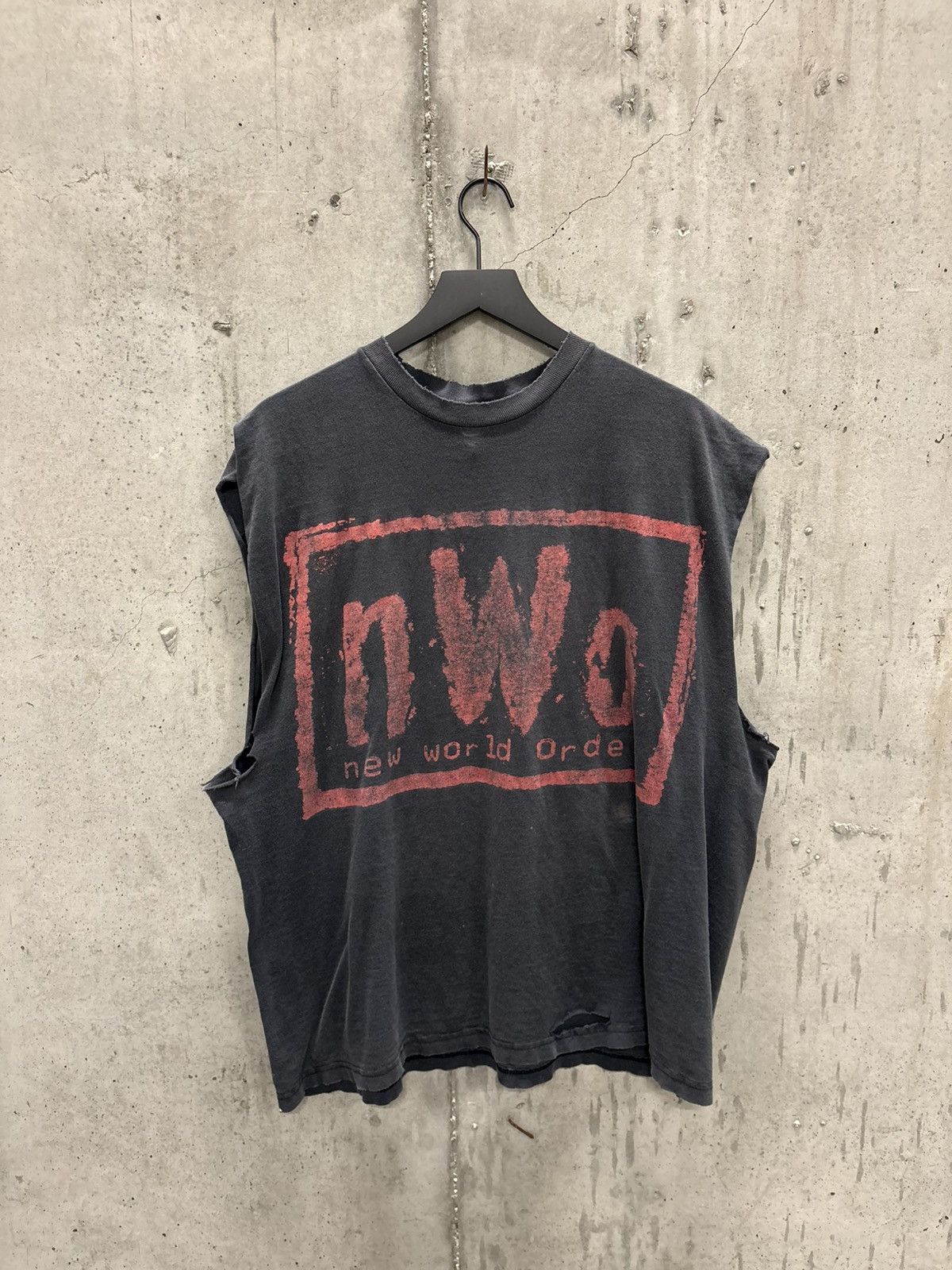 Vintage Vintage NWO Tank Thrashed Faded Grunge Band Distressed Size US XXL / EU 58 / 5 - 1 Thumbnail