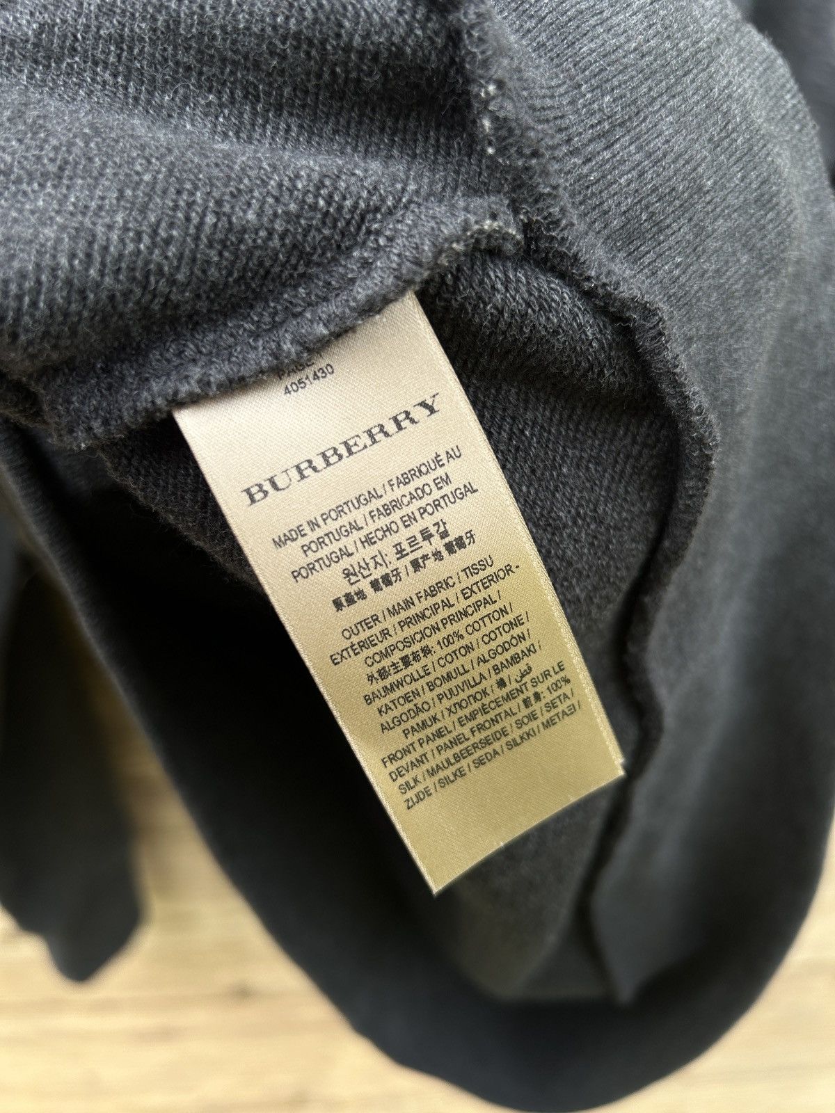 Burberry Burberry Black Printed Silk Fish Ornament Sweatshirt Crew Size US S / EU 44-46 / 1 - 8 Thumbnail