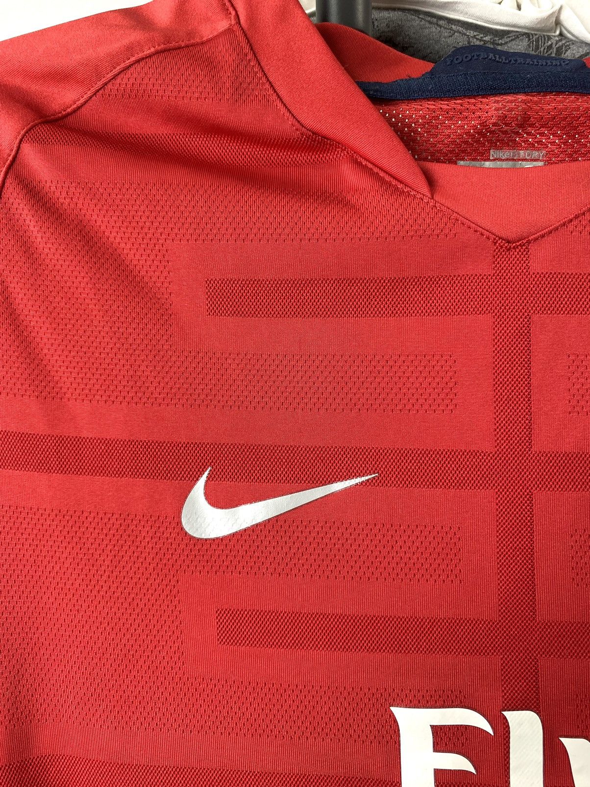 Nike Vintage Nike Arsenal Soccer Jersey T Shirt Size US S / EU 44-46 / 1 - 5 Thumbnail