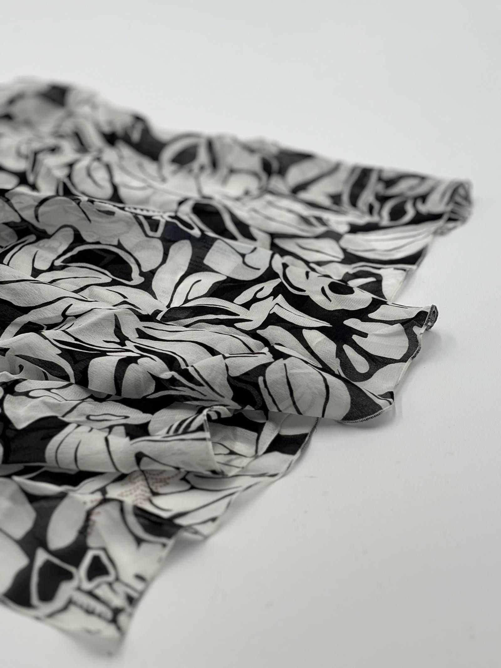Designer Blumarine 100% Silk Scarf Women's Size ONE SIZE - 2 Thumbnail