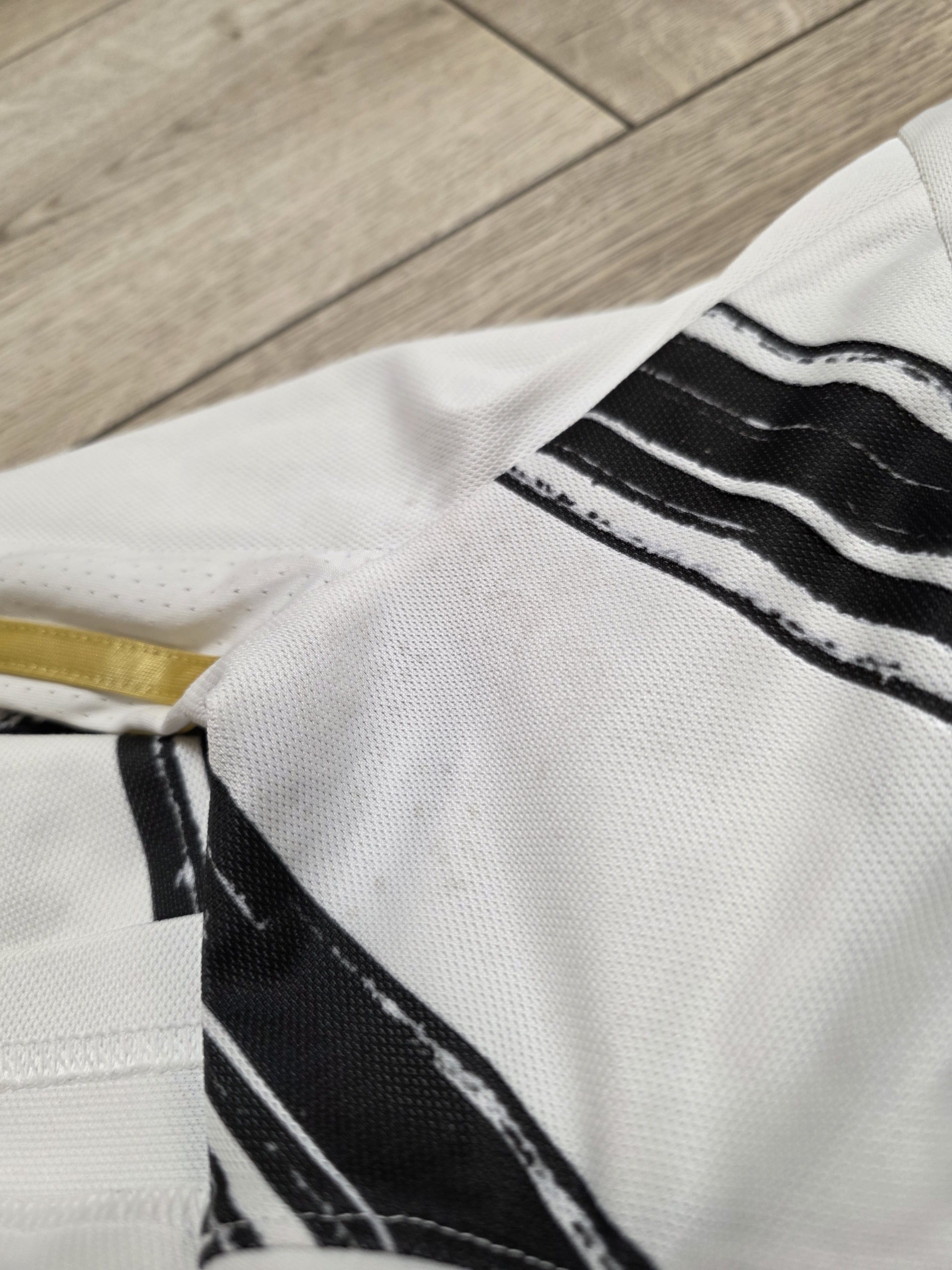 Adidas JUVENTUS 2020 2021 HOME FOOTBALL SHIRT SOCCER JERSEY Size US M / EU 48-50 / 2 - 5 Thumbnail