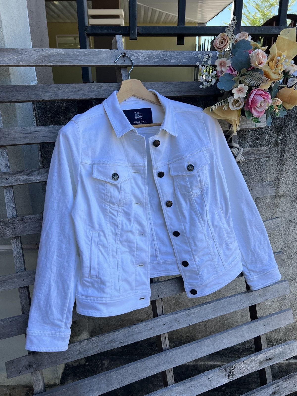 Burberry Vintage Burberry Denim Jeans Trucker Jacket Size M / US 6-8 / IT 42-44 - 2 Thumbnail