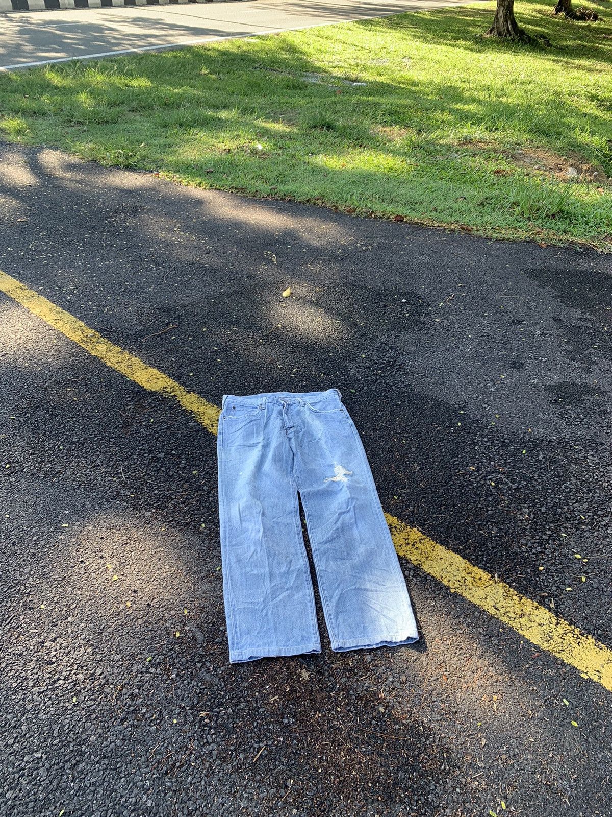 Wrangler Distressed baggy Wrangler jeans. Size US 32 / EU 48 - 2 Thumbnail