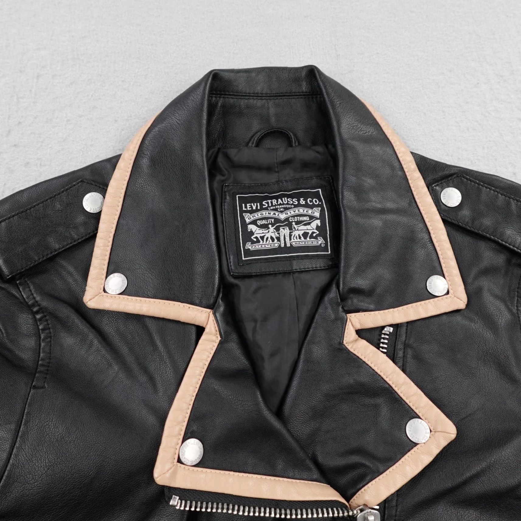 Levi's Levis Jacket Womens Large Black Faux Vegan Leather Moto Biker Asymmetrical Coat Jacket/Coat Length Short Zipper Pockets Lined Collared Full Zip Size L / US 10 / IT 46 - 2 Thumbnail