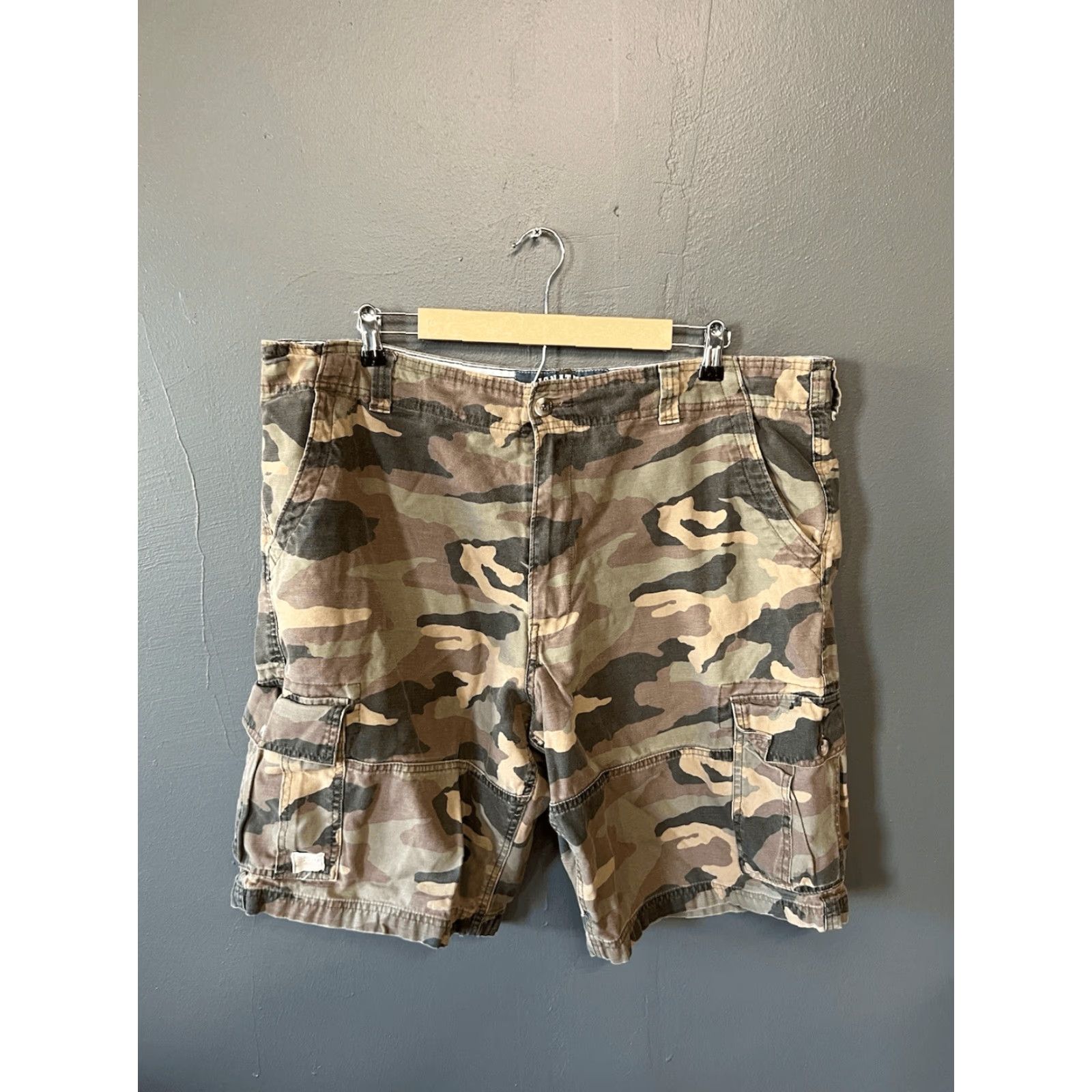 Levi's Levis Mens Green Camo Cargo Shorts Size 42 Size US 42 / EU 58 - 2 Thumbnail