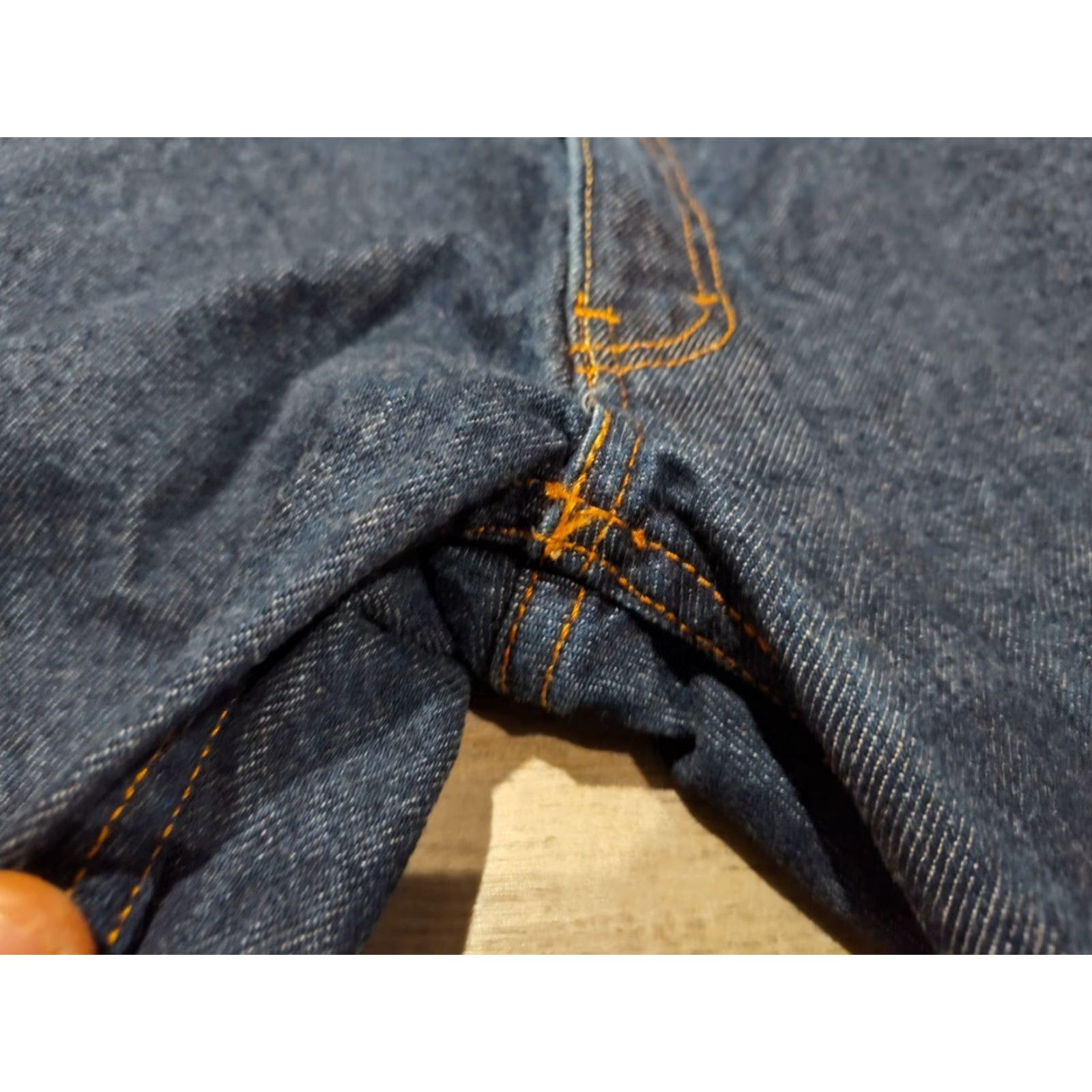 Levi's VINTAGE? No. Levi's 505 Jeans - Straight Fit Denim - Men - Size 40x30 - Dark Blue Wash - Regular Rise - 5-Pocket - Belt Loops - 100% Cotton - EUC Size US 40 / EU 56 - 6 Thumbnail