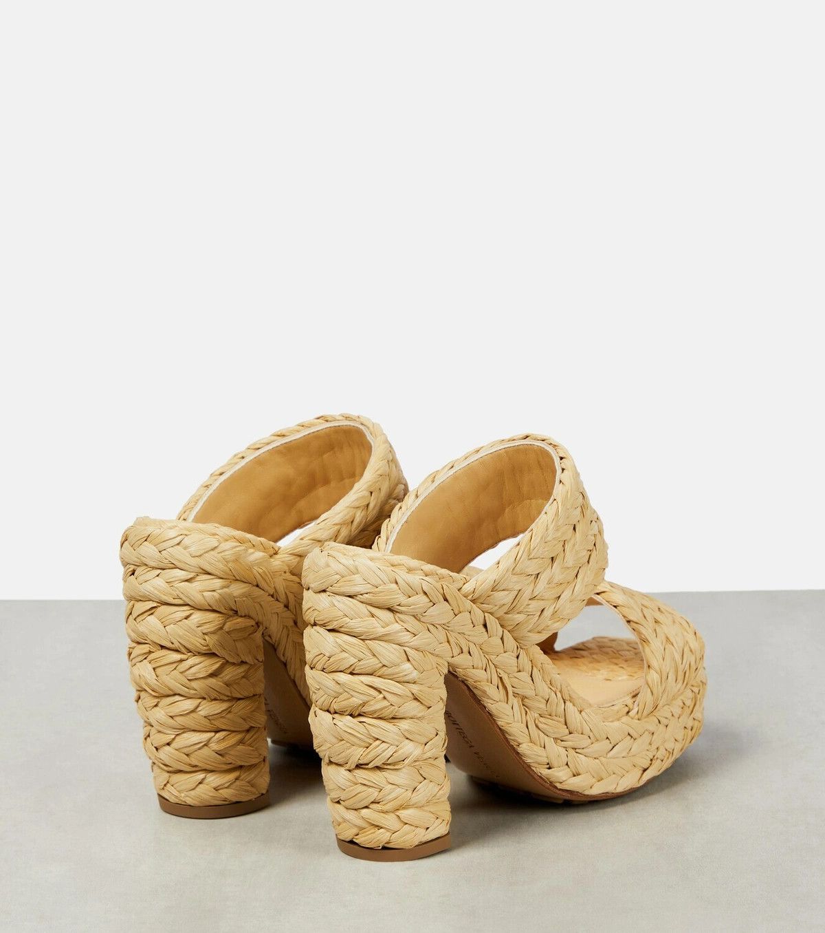 Bottega Veneta o1y0725 Straw Mules in Beige Size US 5 / IT 35 - 2 Thumbnail