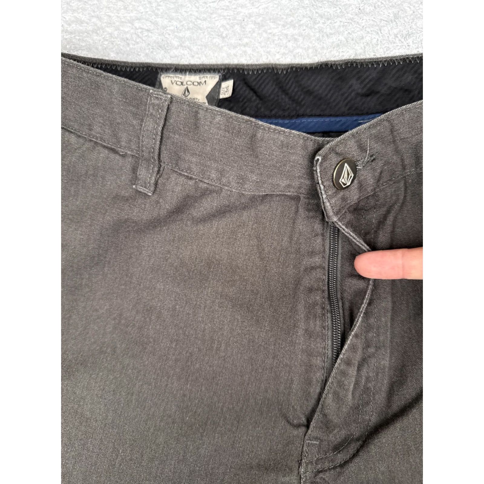 Volcom Volcom Mens Chino Shorts Flat Front 34 Gray Inseam 10 Stretch Pockets Regular Summer Casual Clothing Size US 34 / EU 50 - 6 Thumbnail