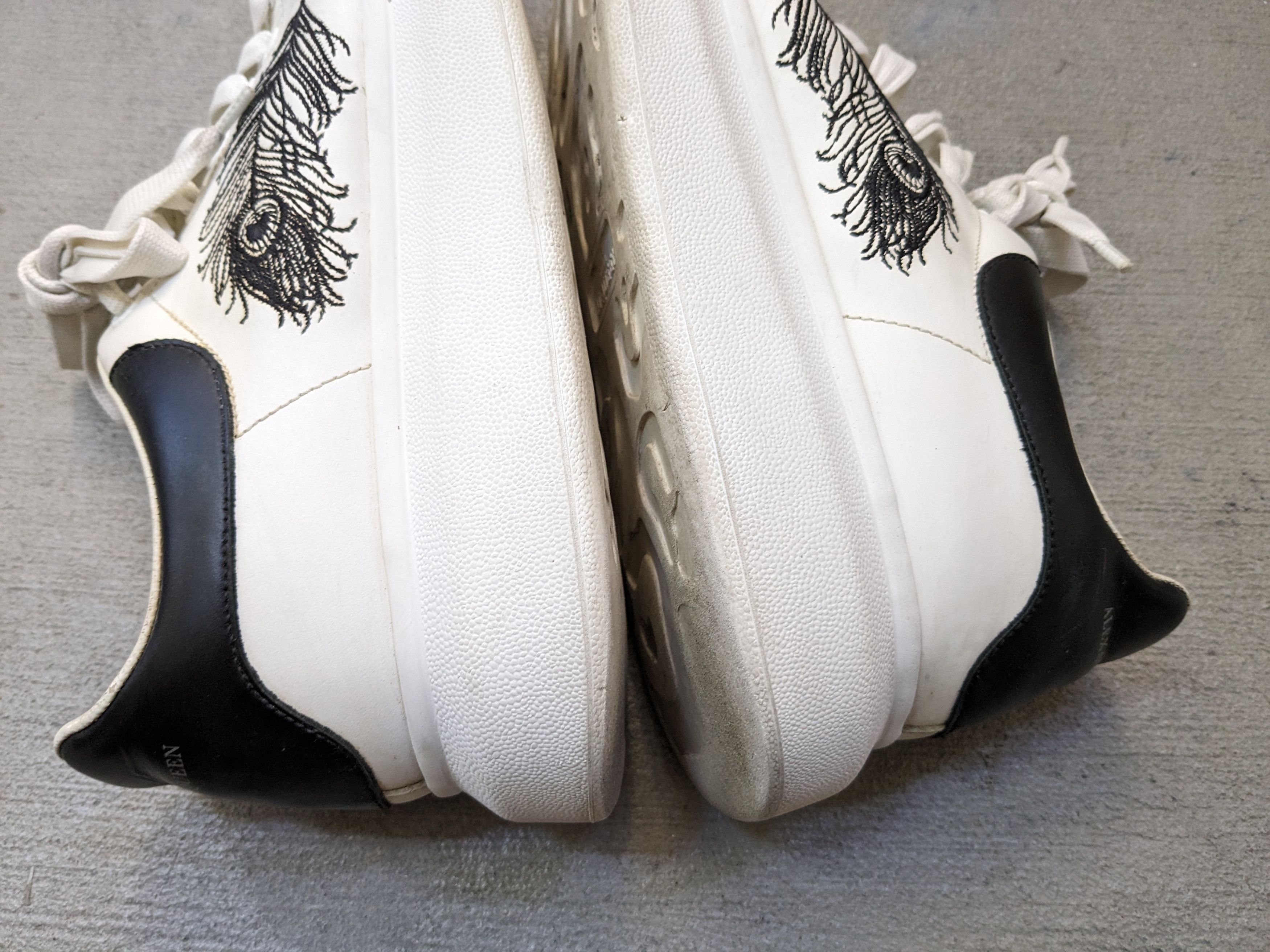 Alexander McQueen Alexander McQueen Larry Oversized Sneakers 9 42 White Black Size US 9 / EU 42 - 10 Thumbnail
