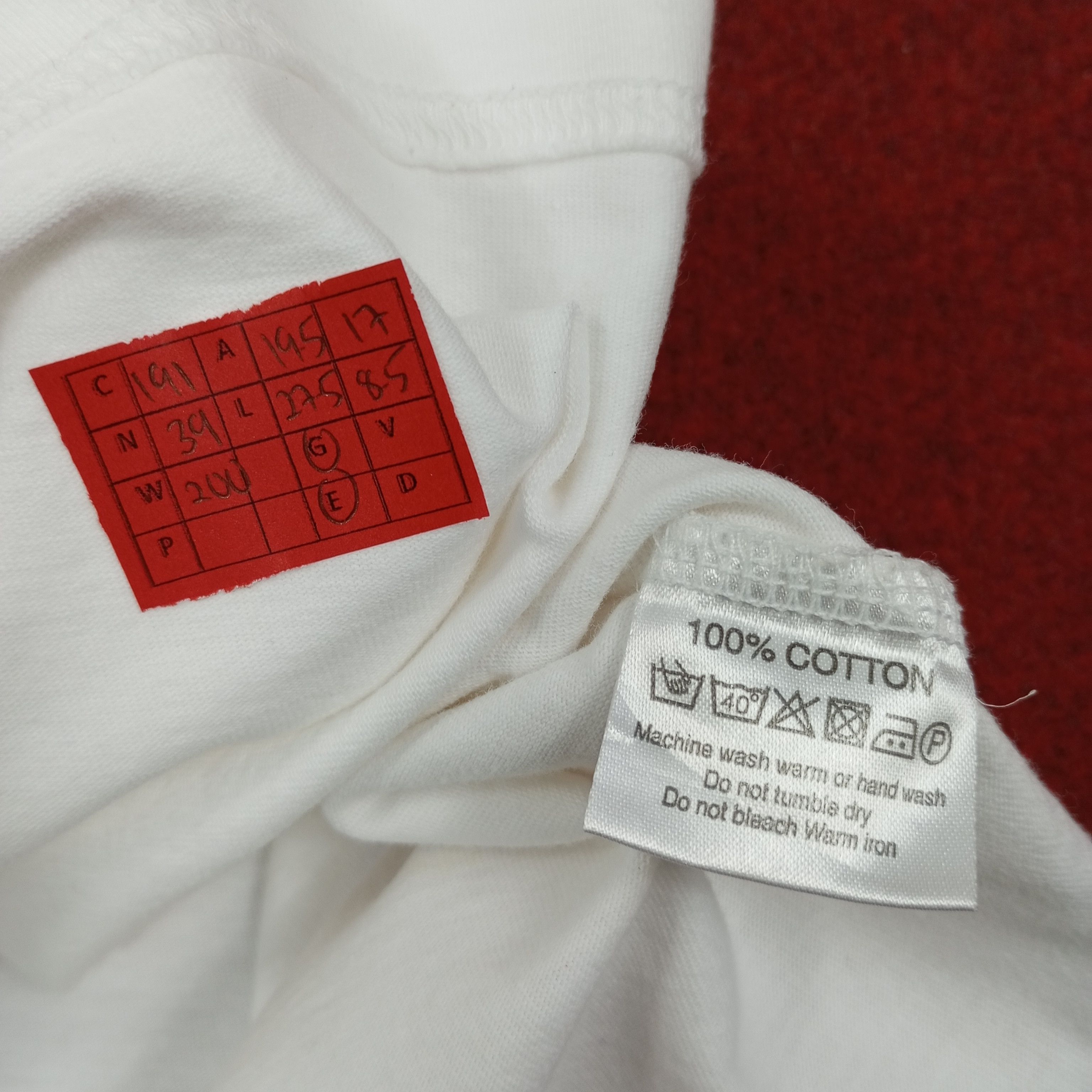 Burberry × Vintage Burberry London Fashion Brand Pocket Design Tshirt Size US M / EU 48-50 / 2 - 10 Thumbnail