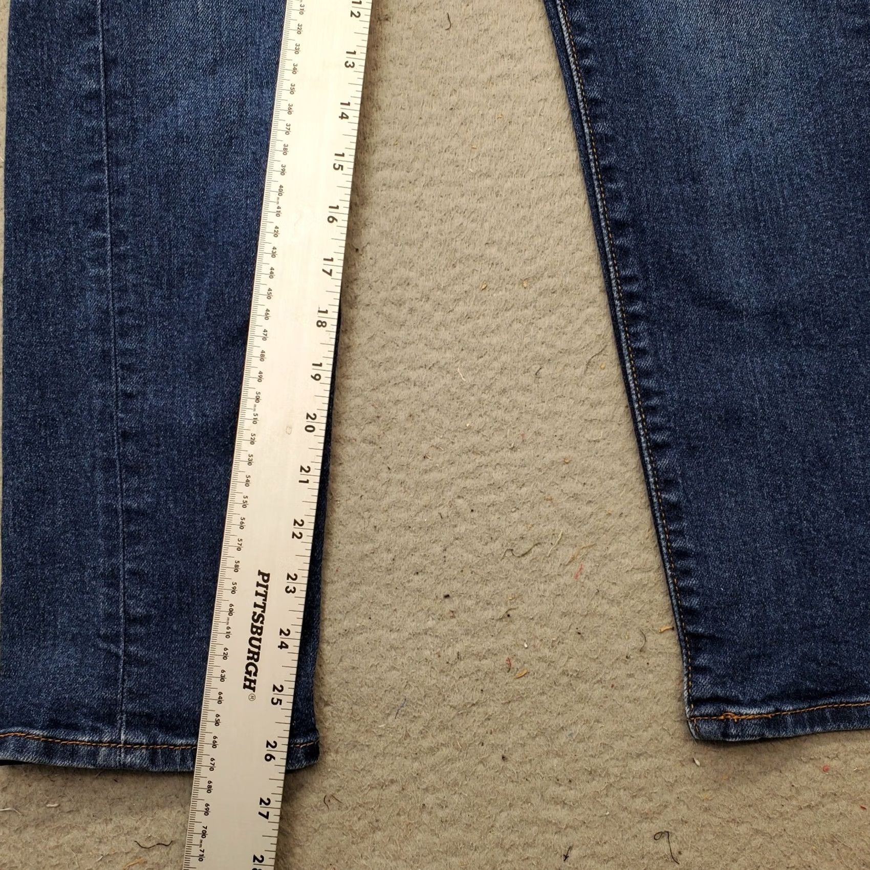 Levi's Levi's Jeans Women's 24x28 Blue Denim Pockets Red Tab Wedgie Straight Button Fly Jeans Womens Size 24 26.25" Inseam 36" Outseam 5-Pocket Design Size 42" / US 20 - 4 Thumbnail
