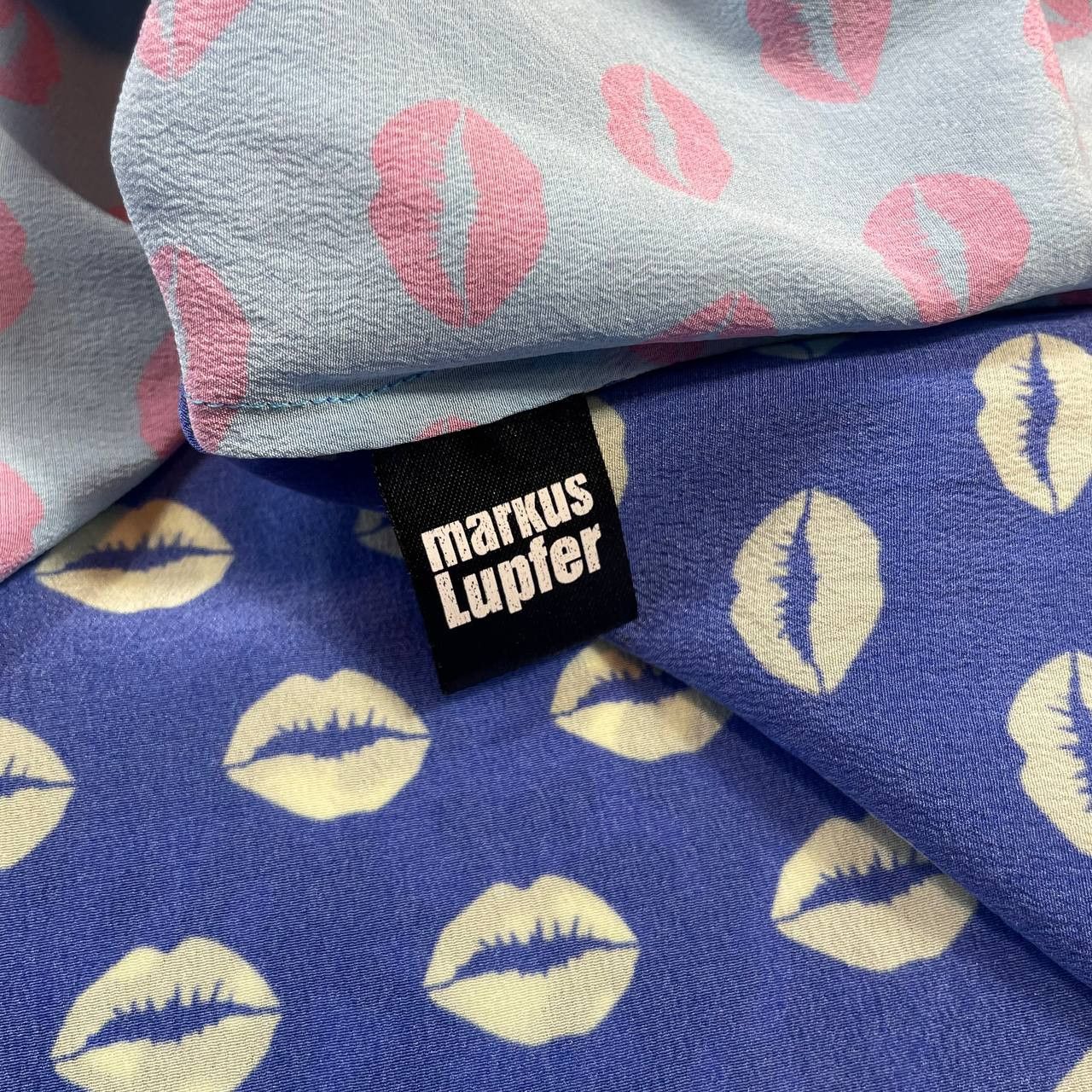 Markus Lupfer Vintage Y2K Markus Lupfer Silk Retro Kiss Logo Shirt Luxury Size XS / US 0-2 / IT 36-38 - 18 Thumbnail