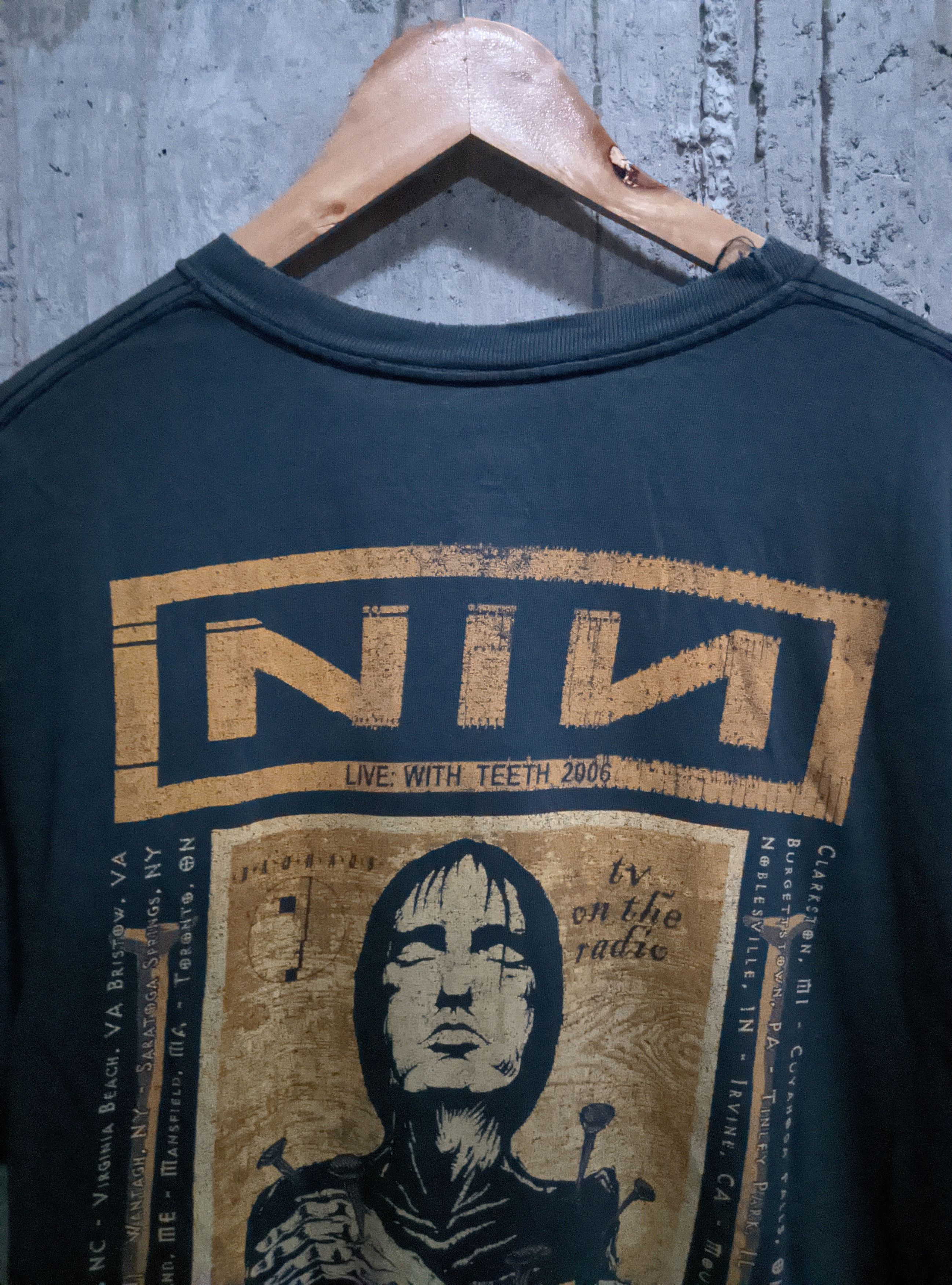 Band Tees Vintage 2006 nine inch nails bauhaus live with teeth t shirt Size US L / EU 52-54 / 3 - 4 Thumbnail