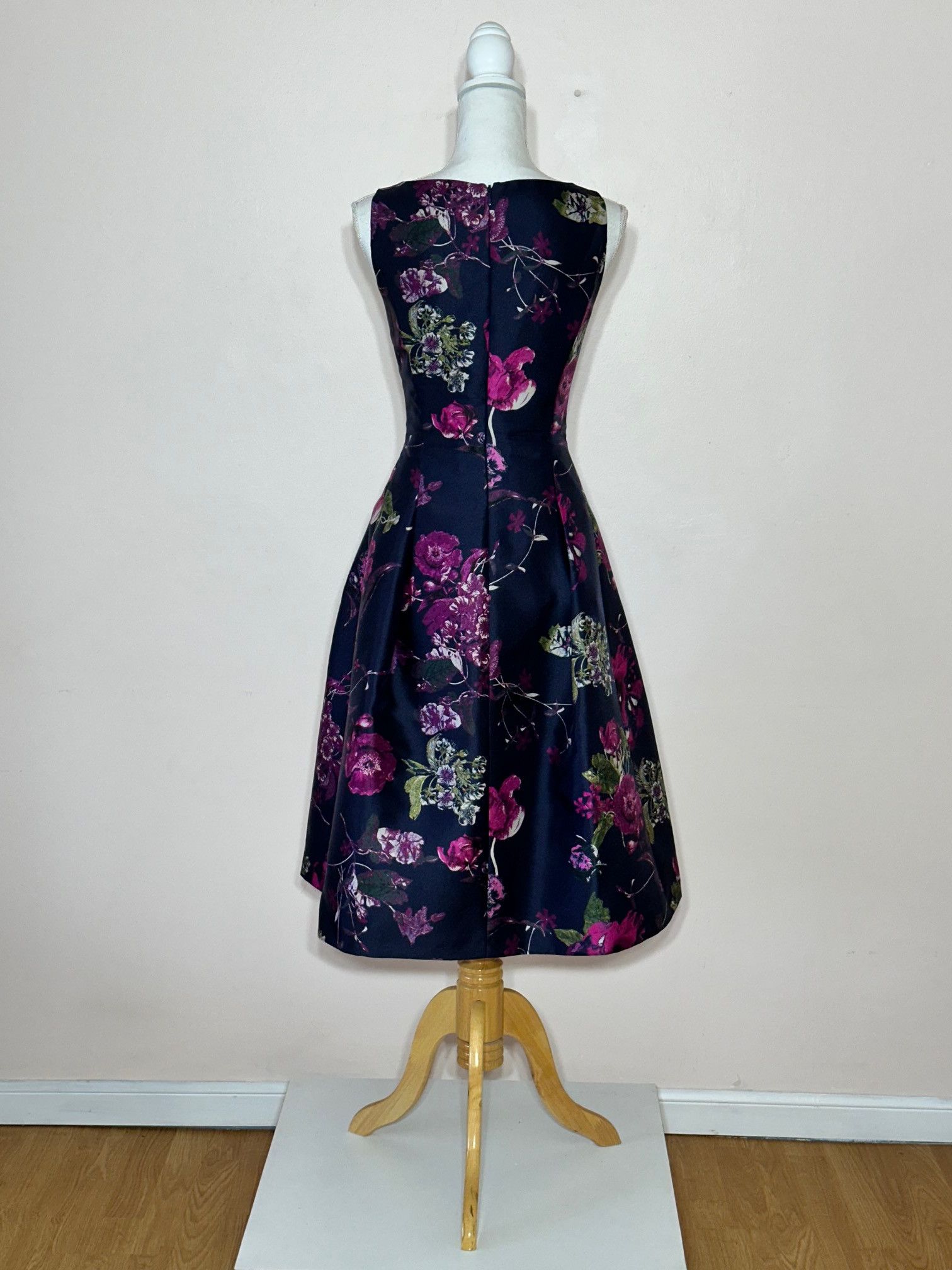 Elie Tahari Tahari by Arthur S. Levine Navy Floral Bell Dress Size S / US 4 / IT 40 - 4 Thumbnail