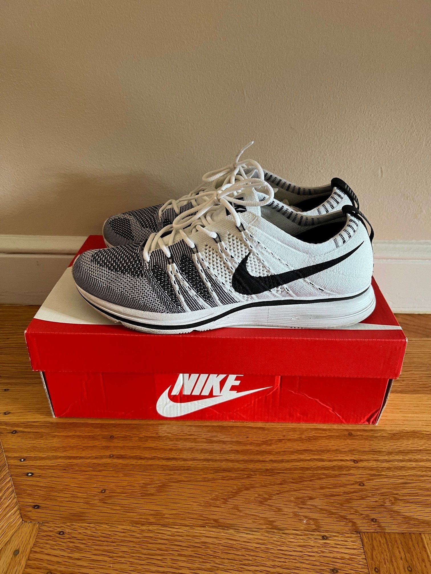 Nike Nike Flyknit Trainer White/Black Size US 8.5 / EU 41-42 - 3 Thumbnail
