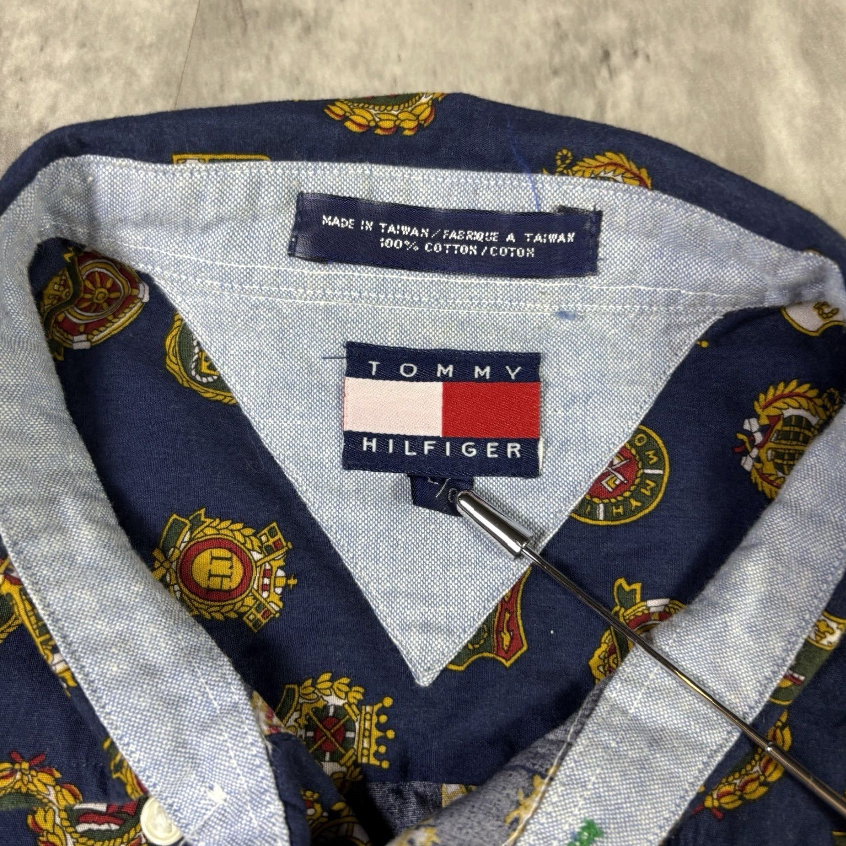 Tommy Hilfiger VINTAGE Tommy Hilfiger Shirt Button Up Sailor Flag Nautical Size Large 90s Size US L / EU 52-54 / 3 - 3 Thumbnail