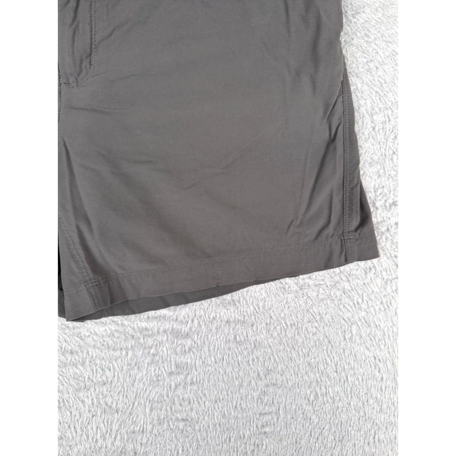 Patagonia Patagonia Shorts Womens 32 Gray Chino Nylon Blend Zip Pocket Hiking Camp 32x5 Size 24" / US 00 / IT 34 - 2 Thumbnail