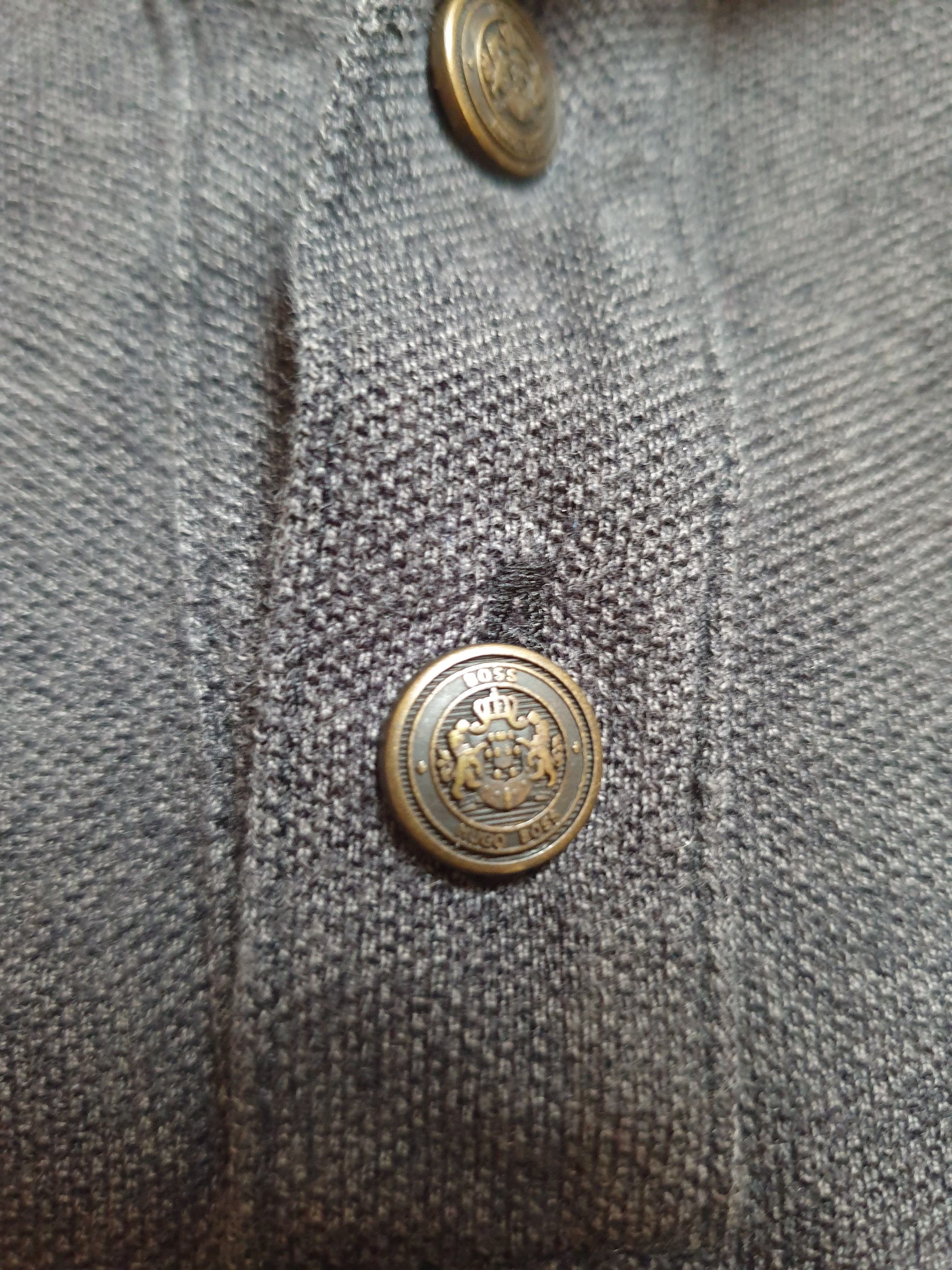 Hugo Boss Longsleeve. Tags on buttons. Size US M / EU 48-50 / 2 - 13 Thumbnail